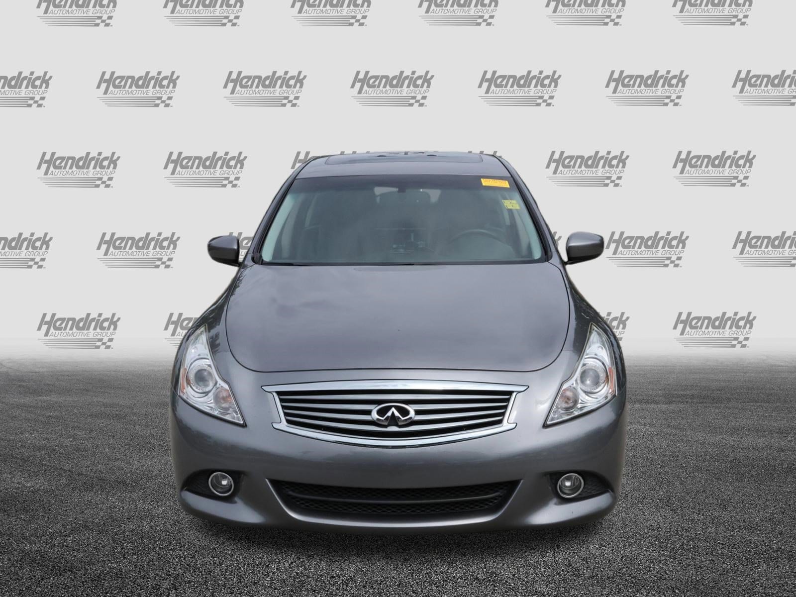 2015 INFINITI Q40 photo 2