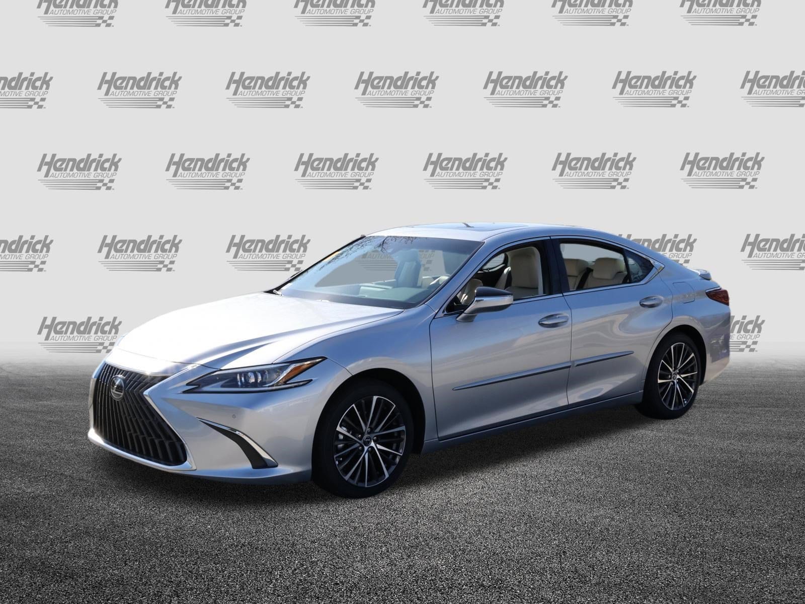 2025 LEXUS ES 300h photo 2