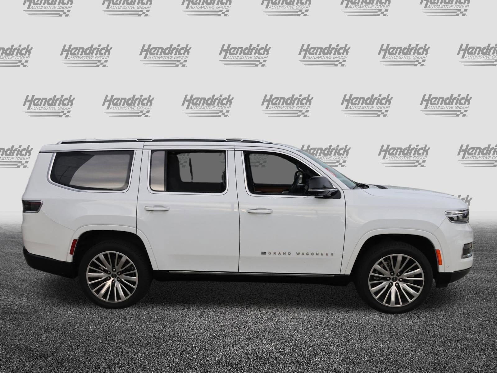 2023 Jeep Grand Wagoneer Series III photo 3