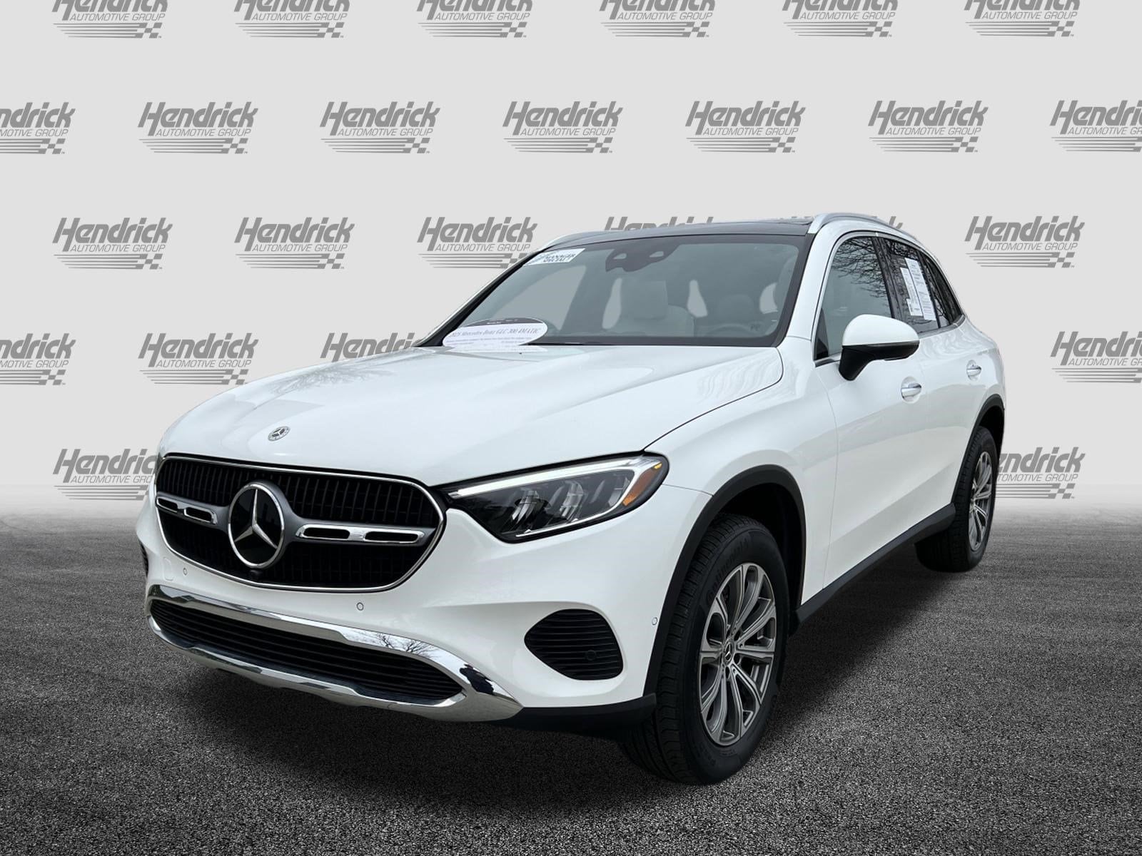 2025 Mercedes-Benz GLC 300 photo 4