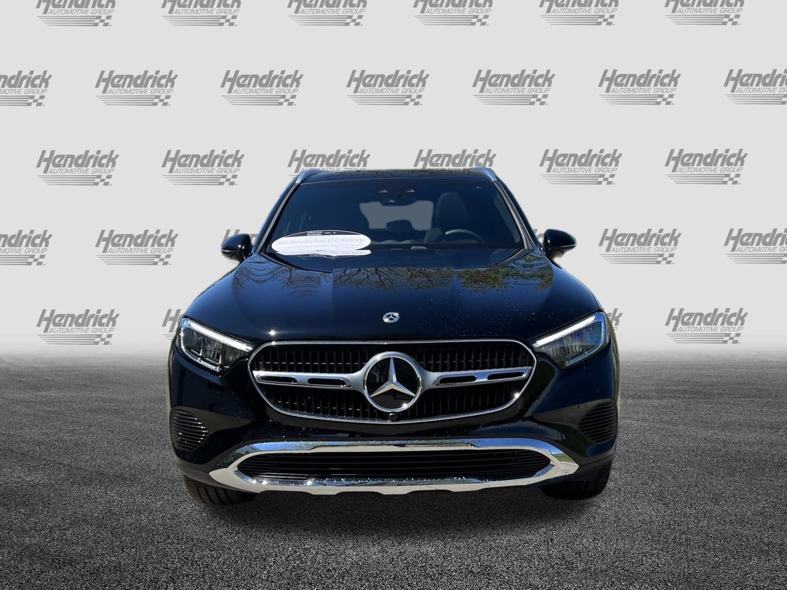 2025 Mercedes-Benz GLC 300 photo 2