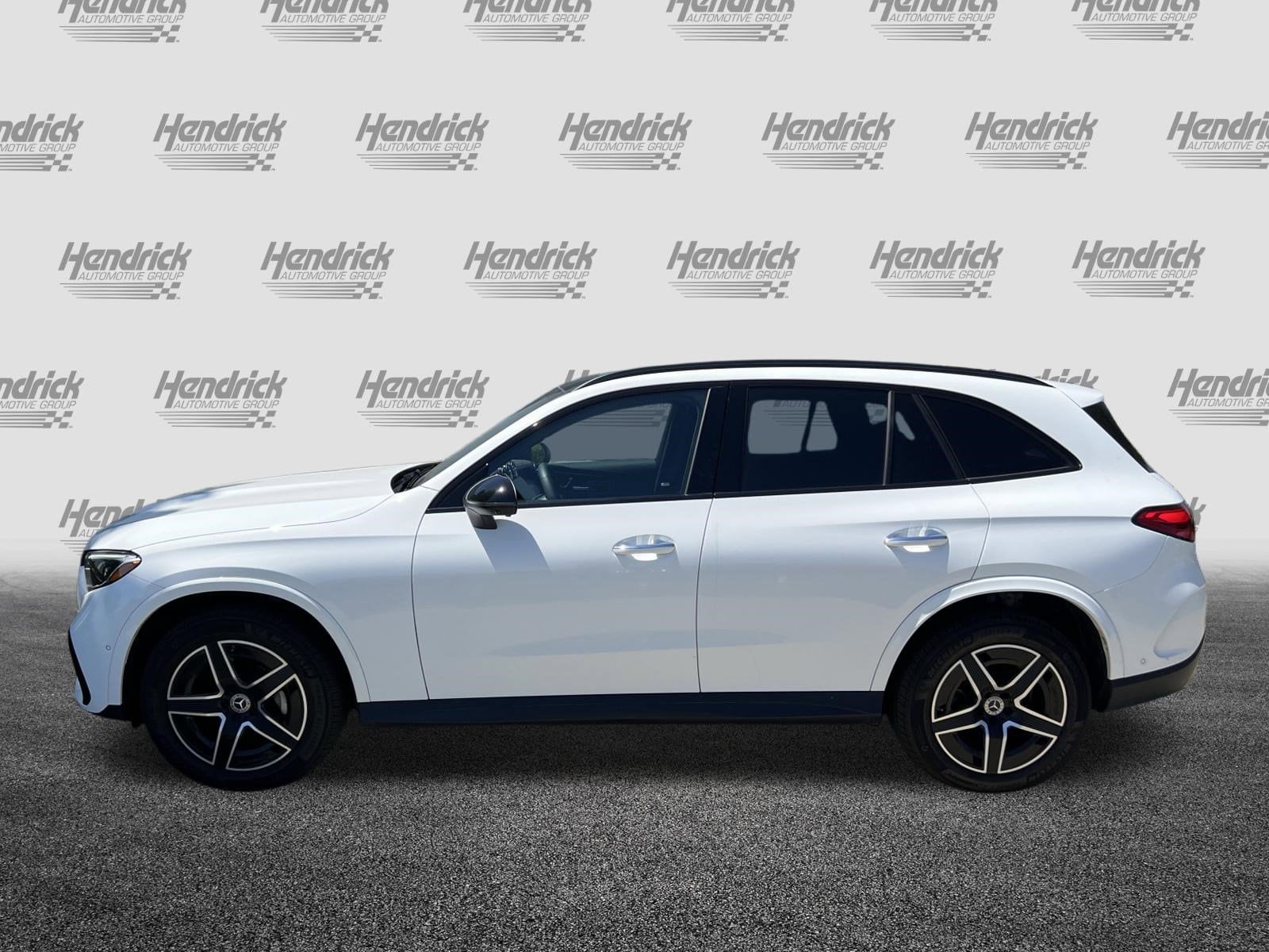 2025 Mercedes-Benz GLC 300 photo 5