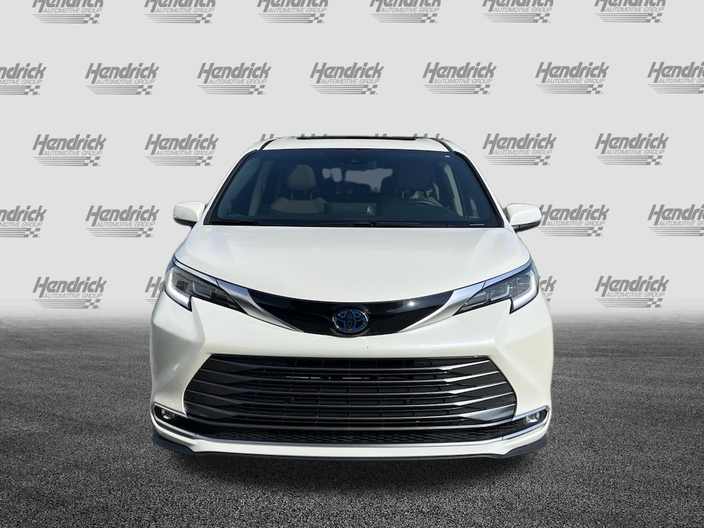 Used 2021 Toyota Sienna Limited Minivan