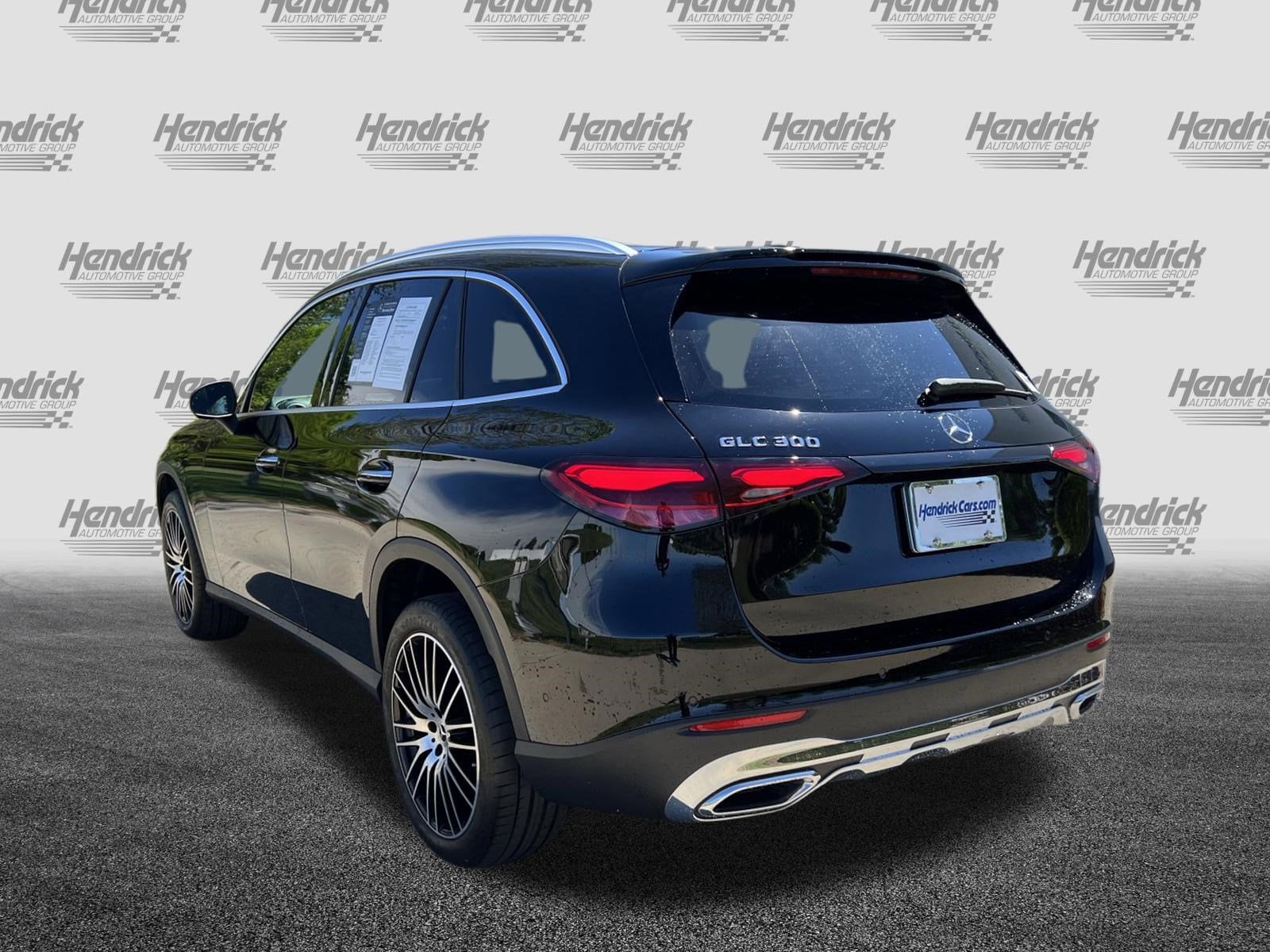 2025 Mercedes-Benz GLC 300 photo 6
