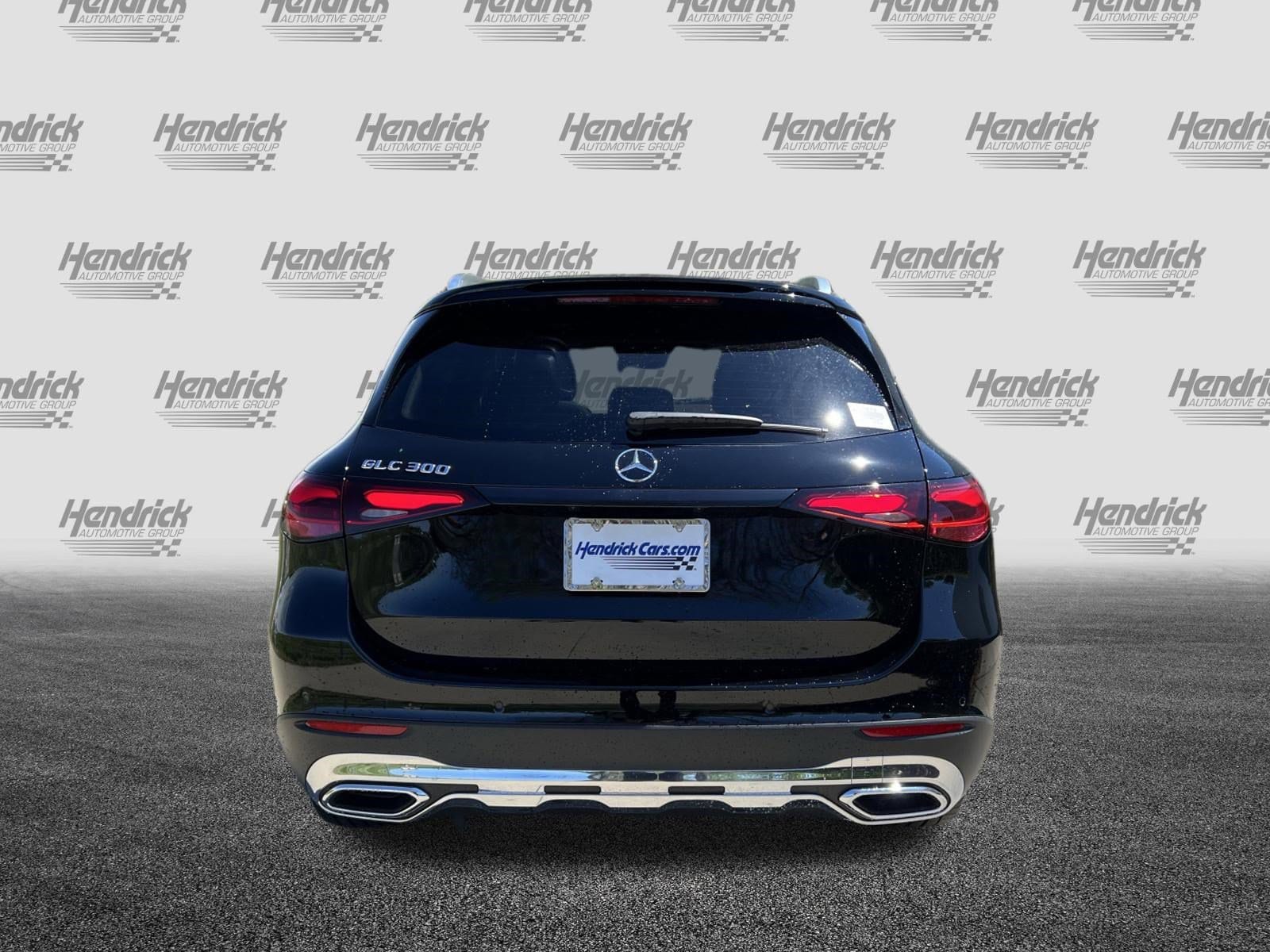 2025 Mercedes-Benz GLC 300 photo 3