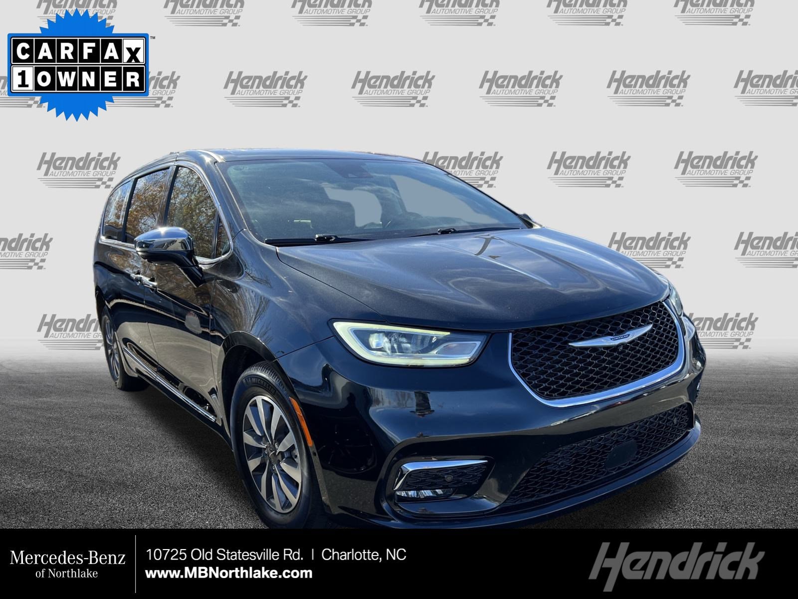 2022 Chrysler Pacifica Hybrid Limited's photo