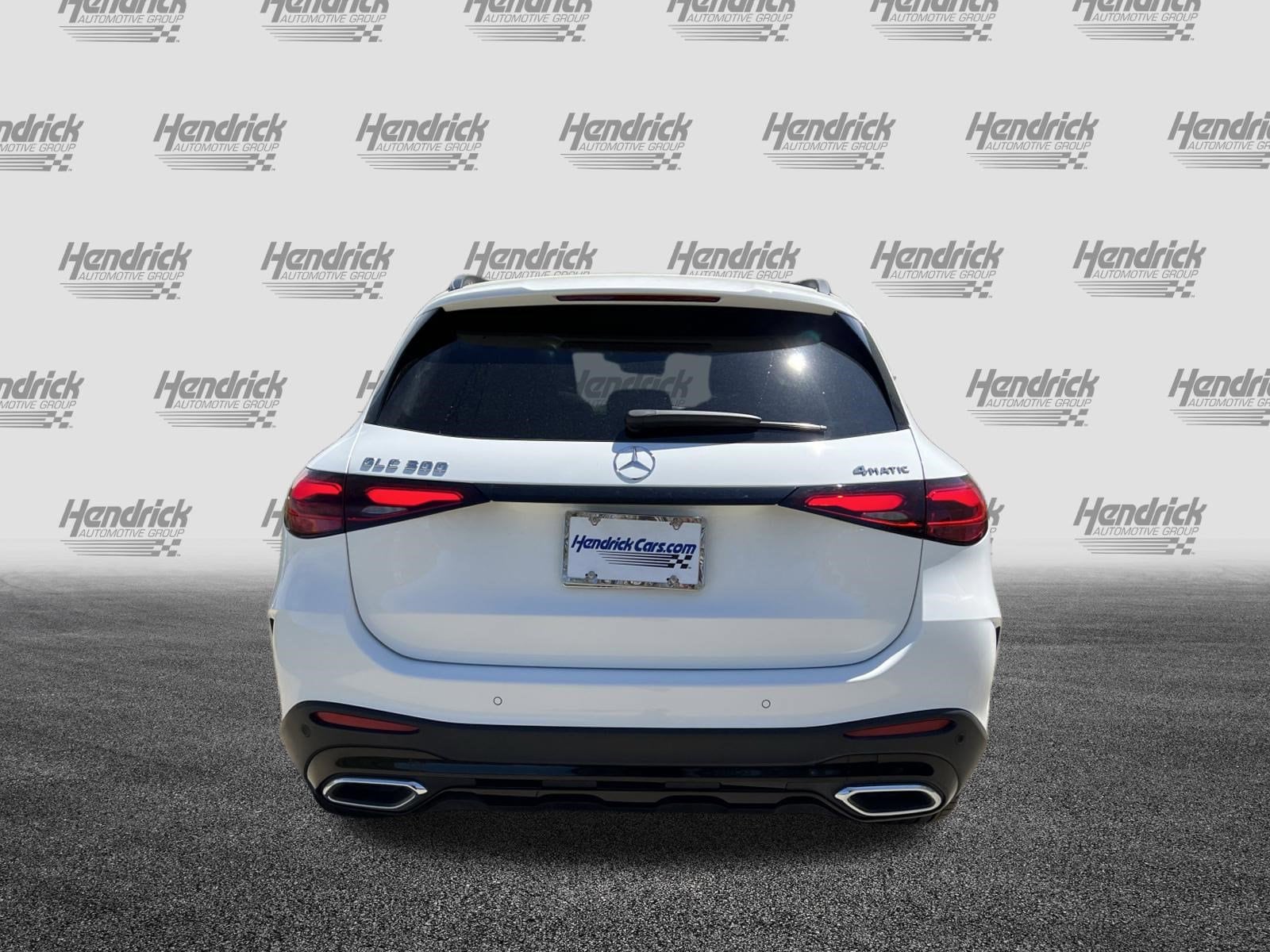 2025 Mercedes-Benz GLC 300 photo 3