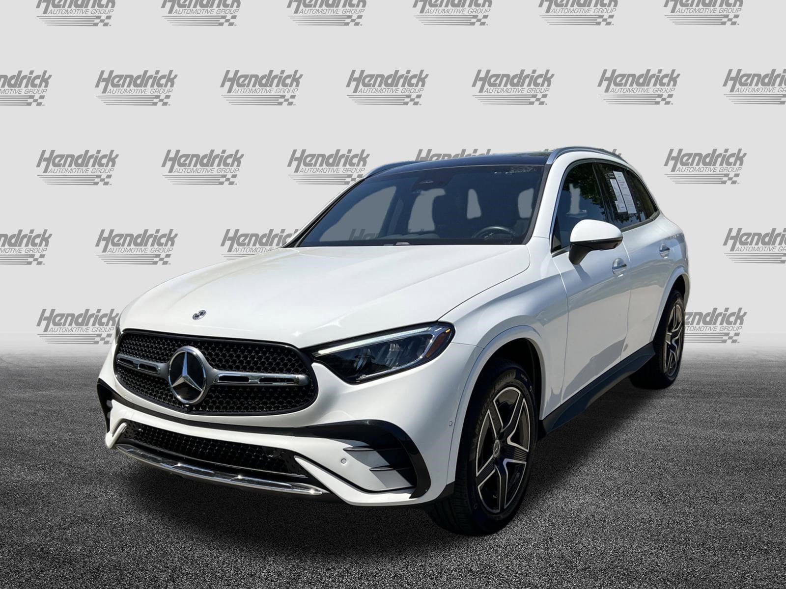 2025 Mercedes-Benz GLC 300 photo 4