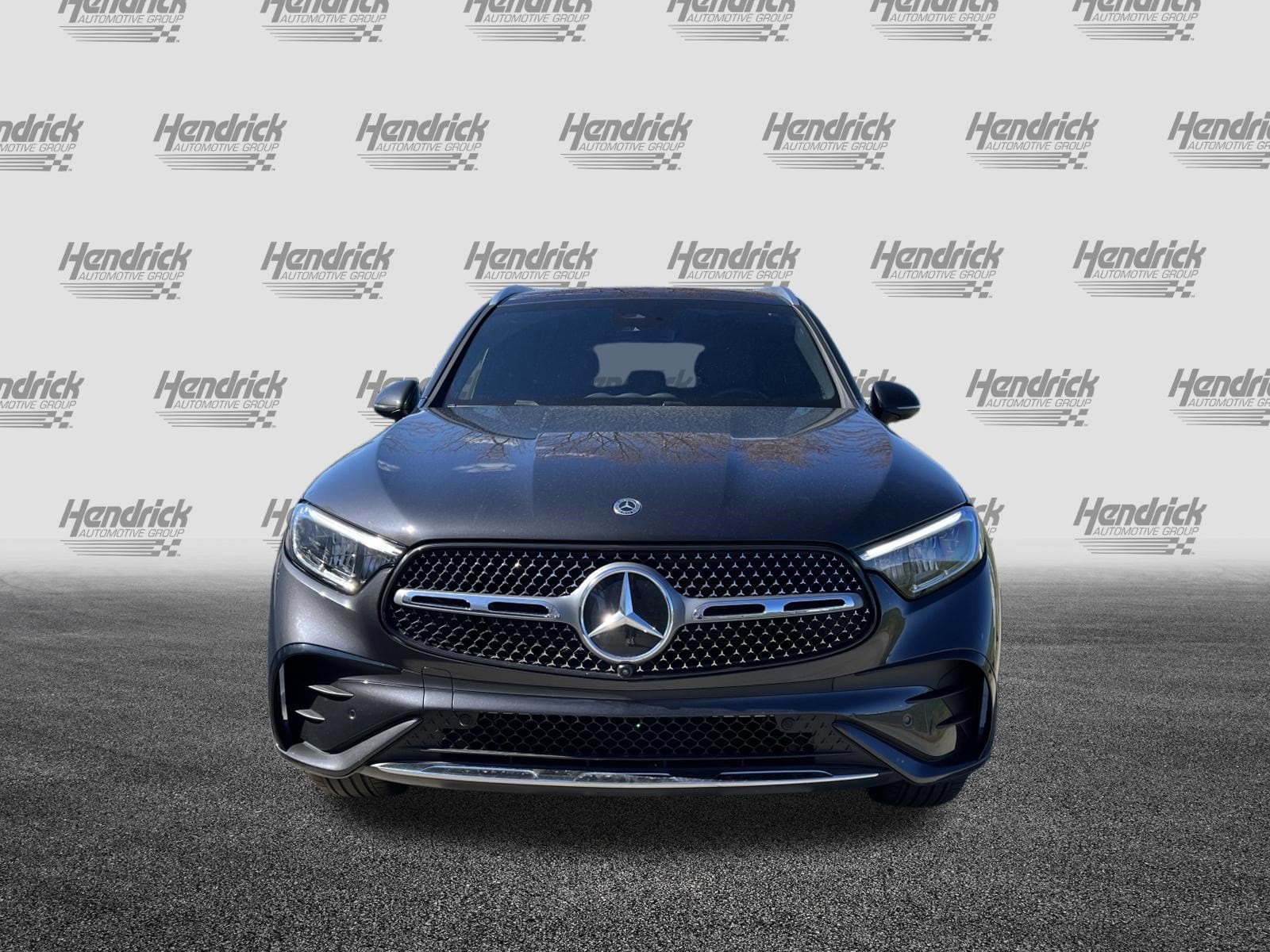 2025 Mercedes-Benz GLC 300 photo 2