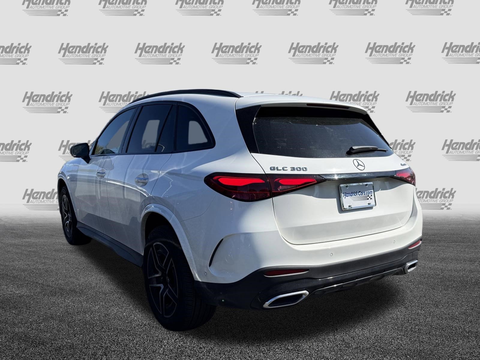 2025 Mercedes-Benz GLC 300 photo 3