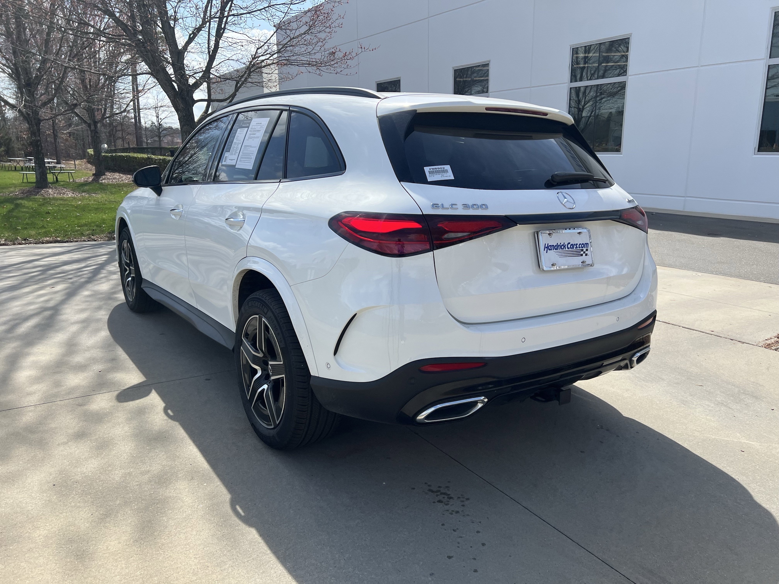 2025 Mercedes-Benz GLC 300 photo 6