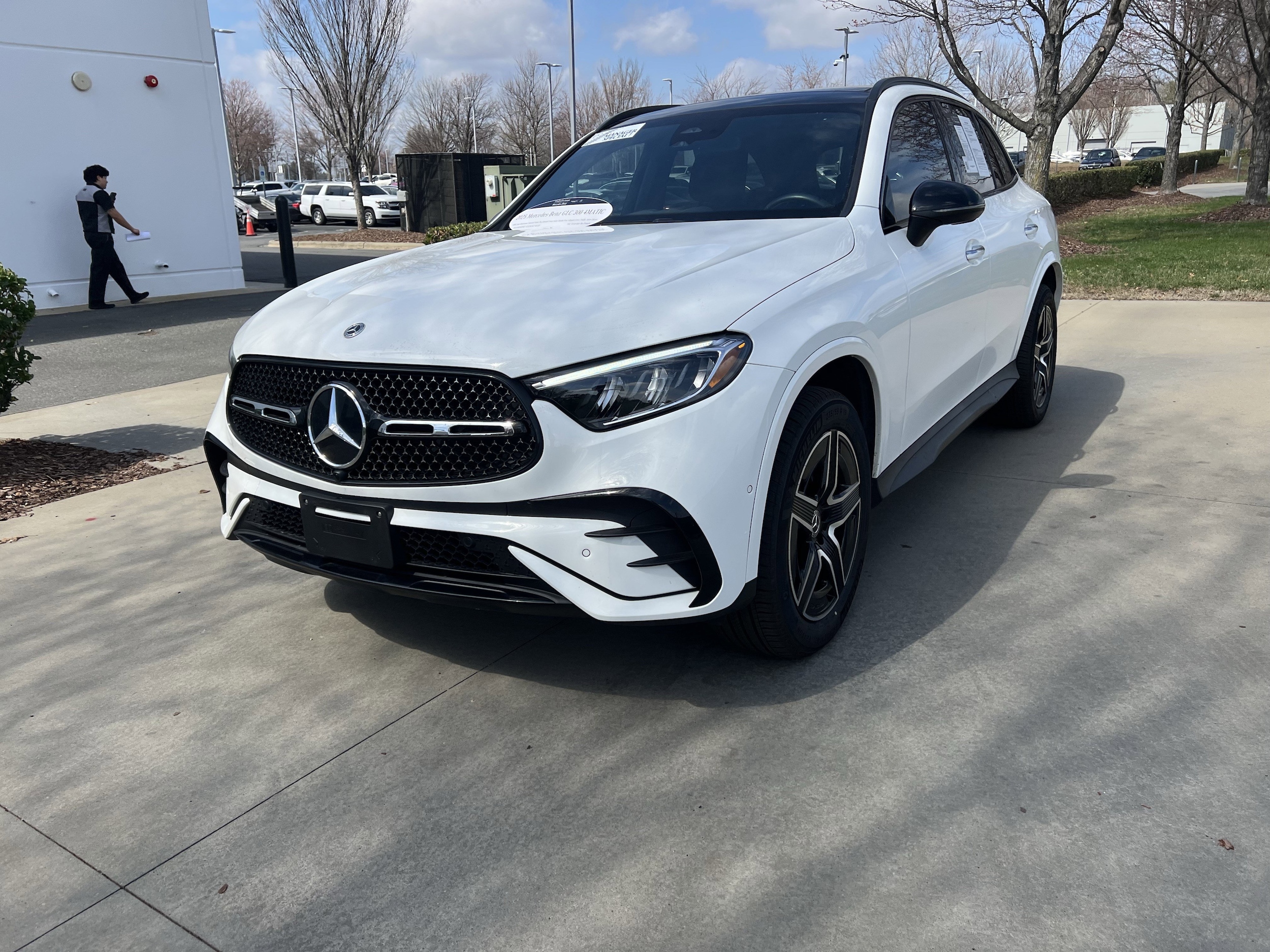 2025 Mercedes-Benz GLC 300 photo 4