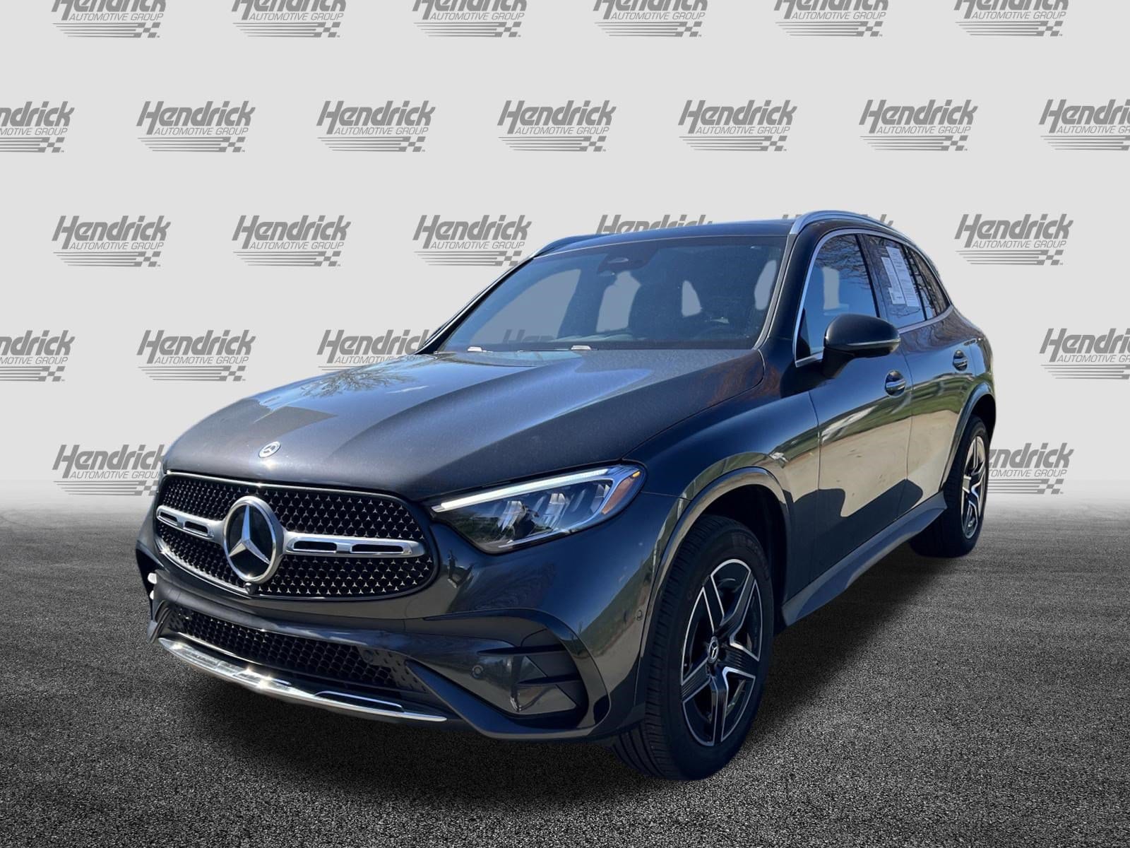 2025 Mercedes-Benz GLC 300 photo 4