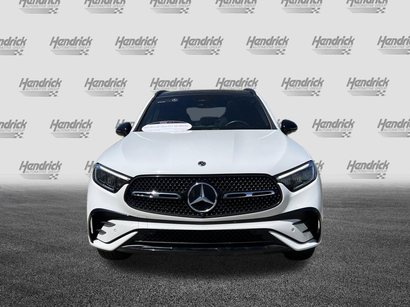 2025 Mercedes-Benz GLC 300 photo 2