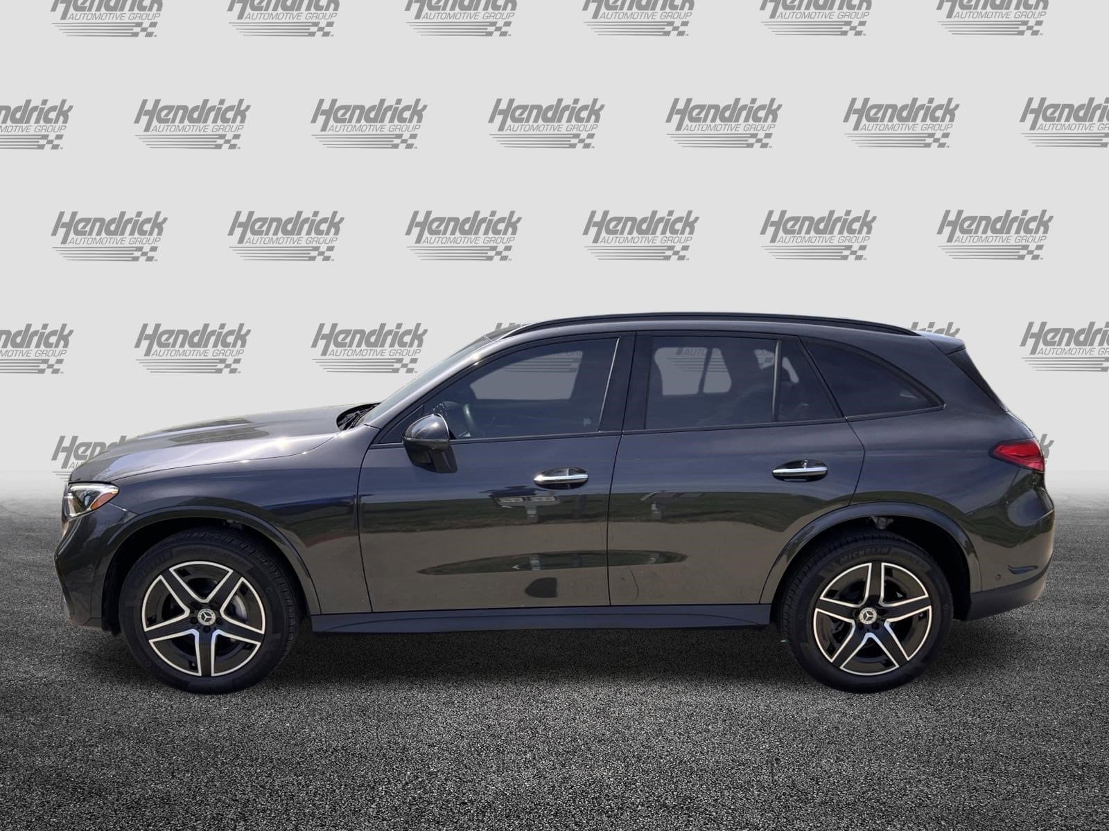 2025 Mercedes-Benz GLC 300 photo 5