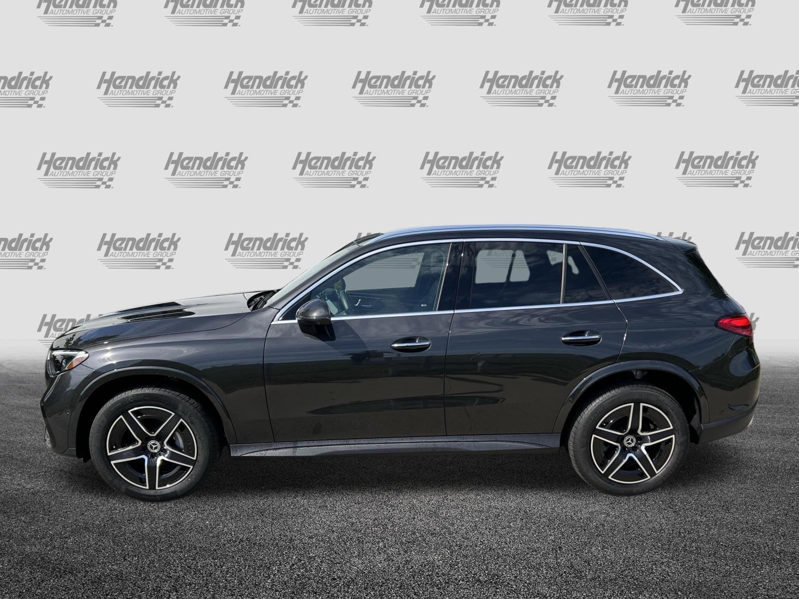 2025 Mercedes-Benz GLC 300 photo 5