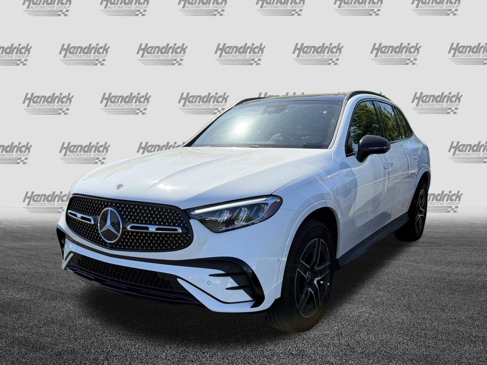 2025 Mercedes-Benz GLC 300 photo 5