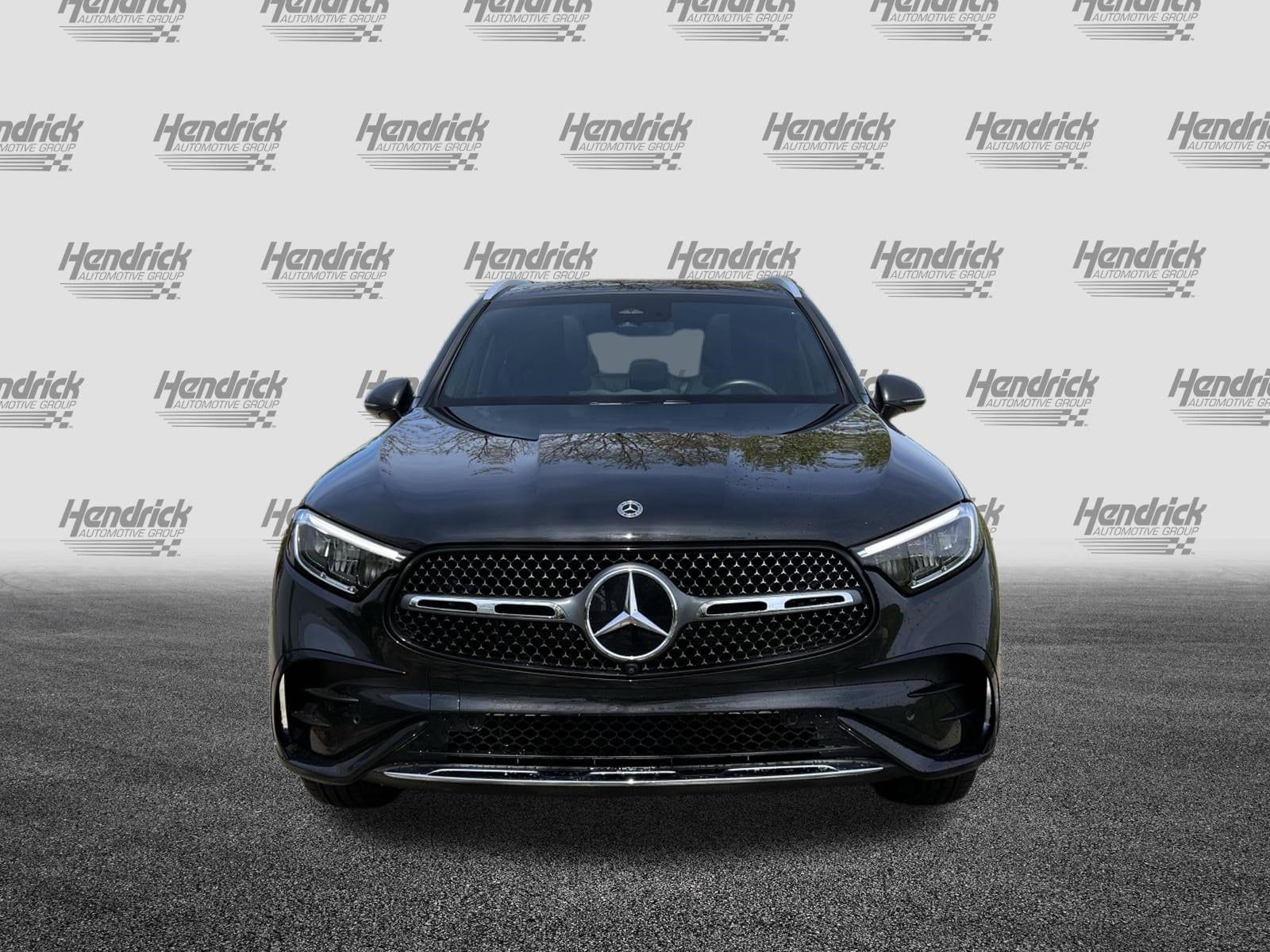 2025 Mercedes-Benz GLC 300 photo 2