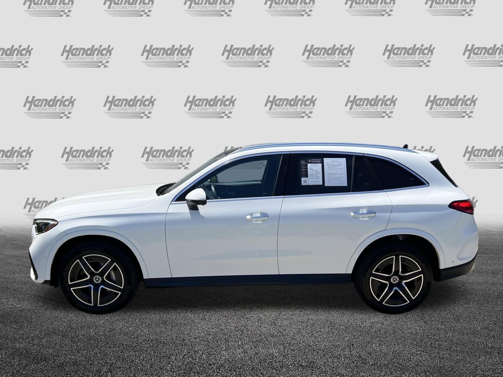 2025 Mercedes-Benz GLC 300 photo 5
