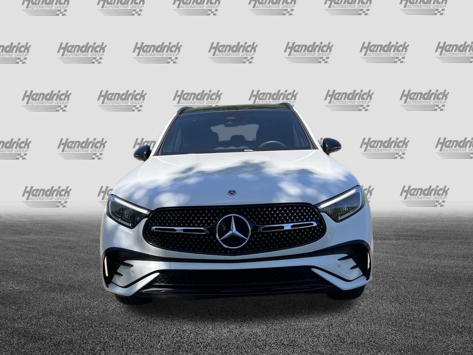 2025 Mercedes-Benz GLC 300 photo 2