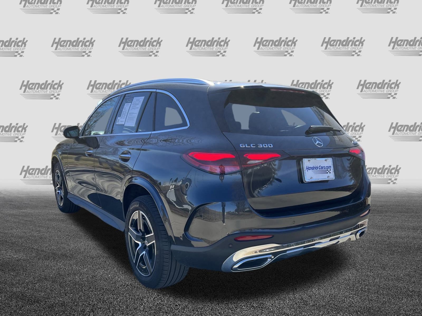 2025 Mercedes-Benz GLC 300 photo 6