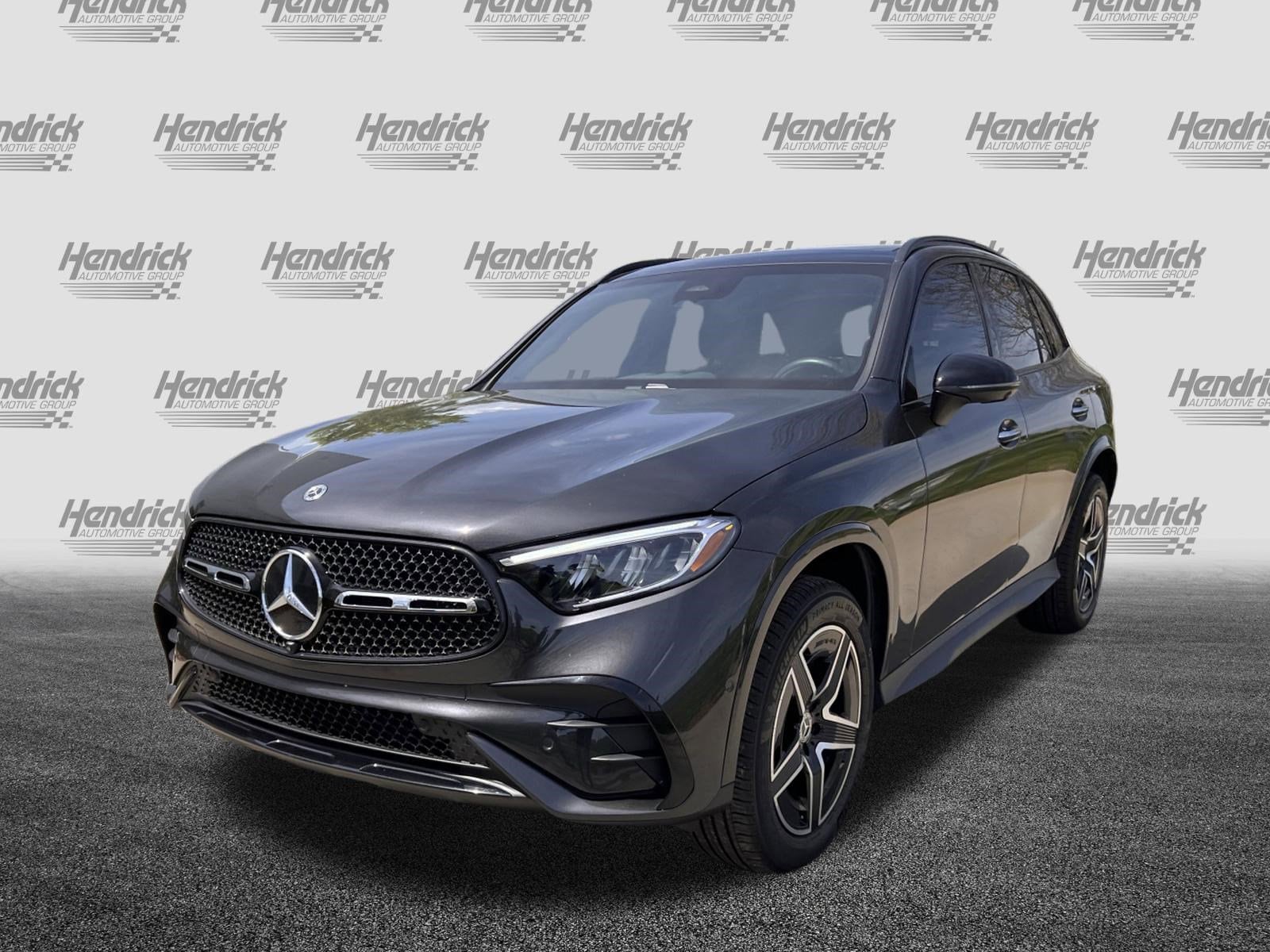 2025 Mercedes-Benz GLC 300 photo 4