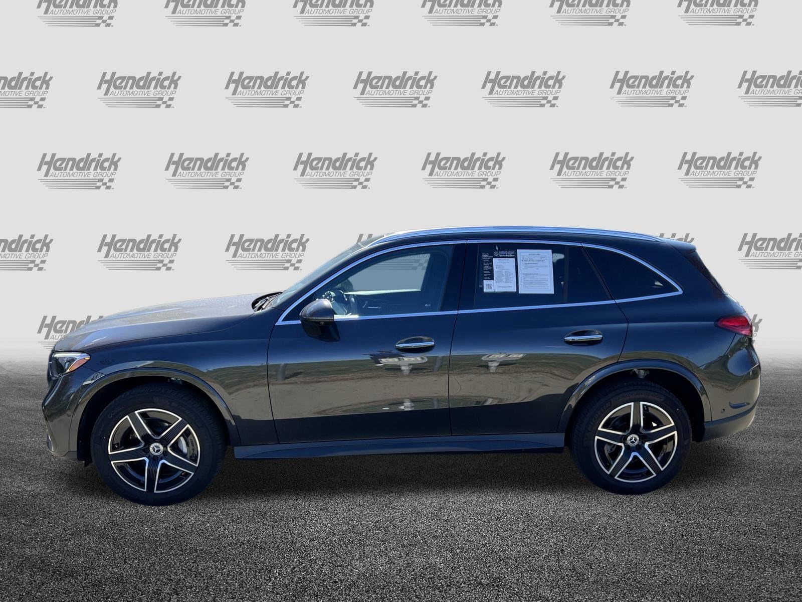 2025 Mercedes-Benz GLC 300 photo 5