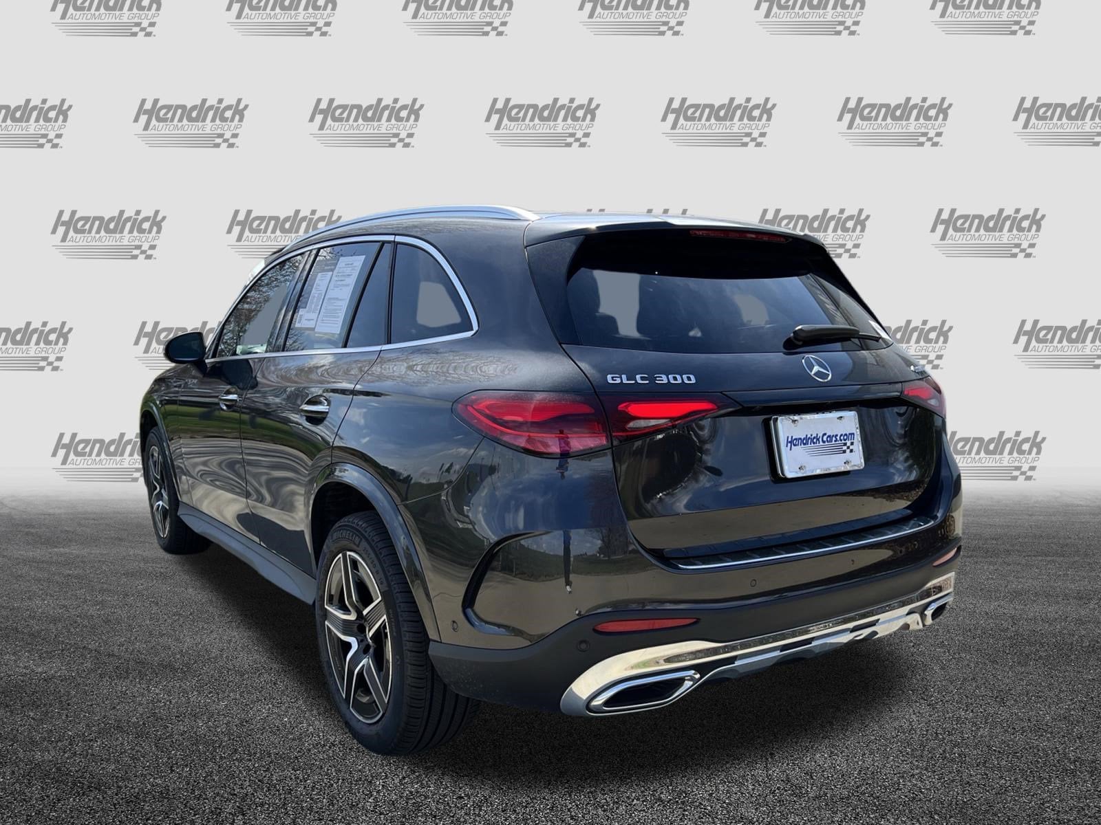 2025 Mercedes-Benz GLC 300 photo 6