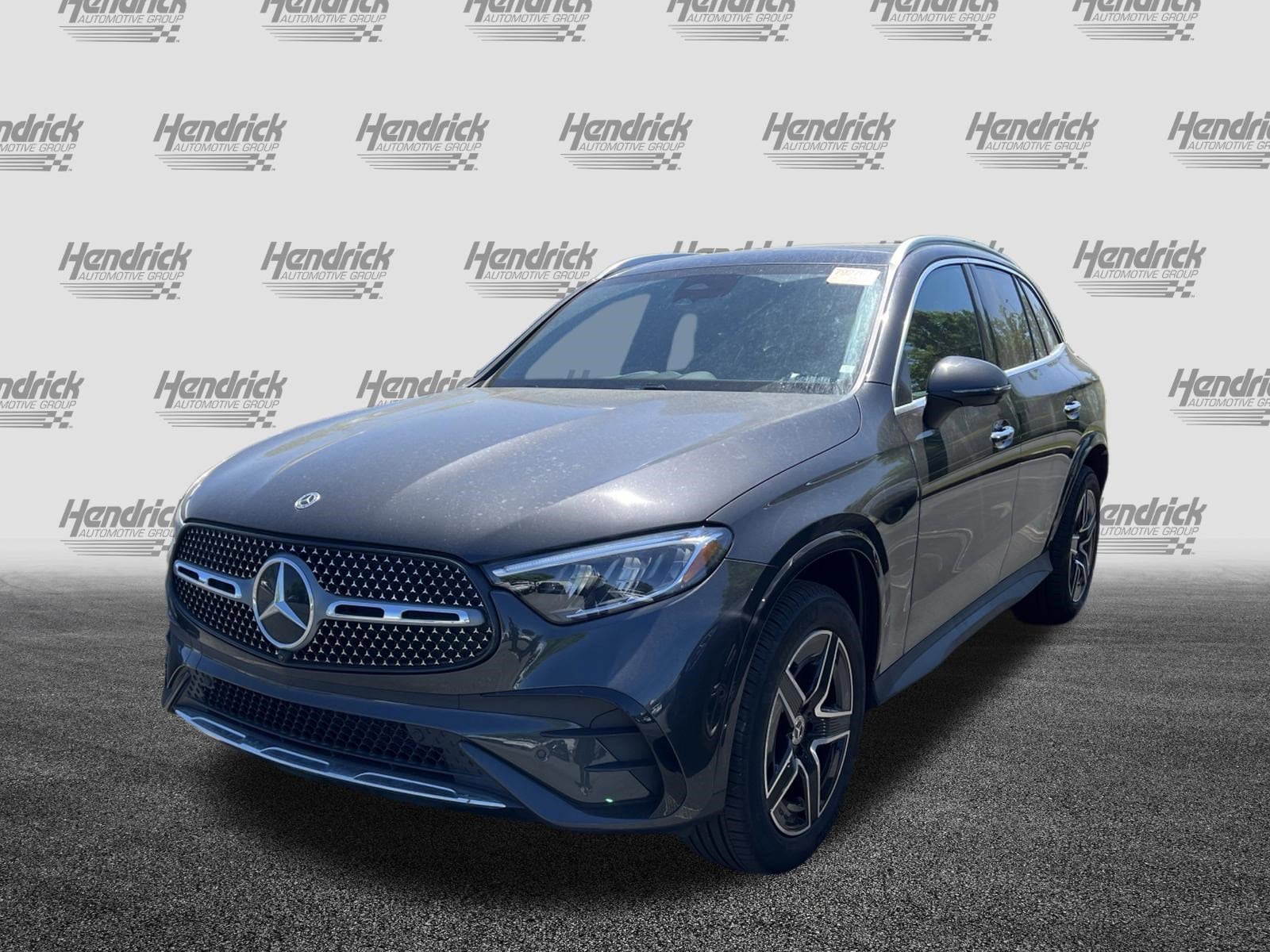 2025 Mercedes-Benz GLC 300 photo 4