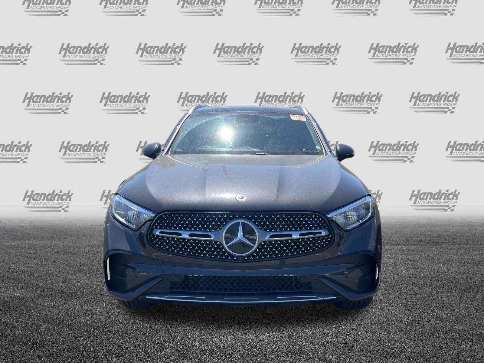 2025 Mercedes-Benz GLC 300 photo 2