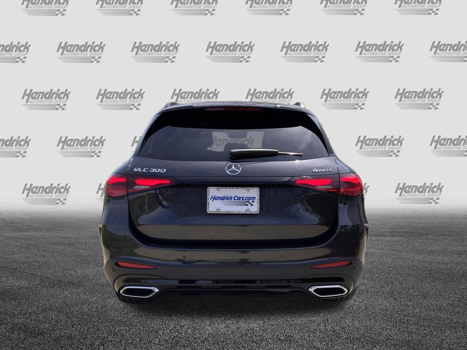 2025 Mercedes-Benz GLC 300 photo 3