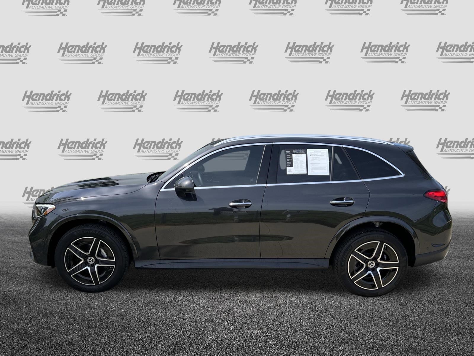 2025 Mercedes-Benz GLC 300 photo 5