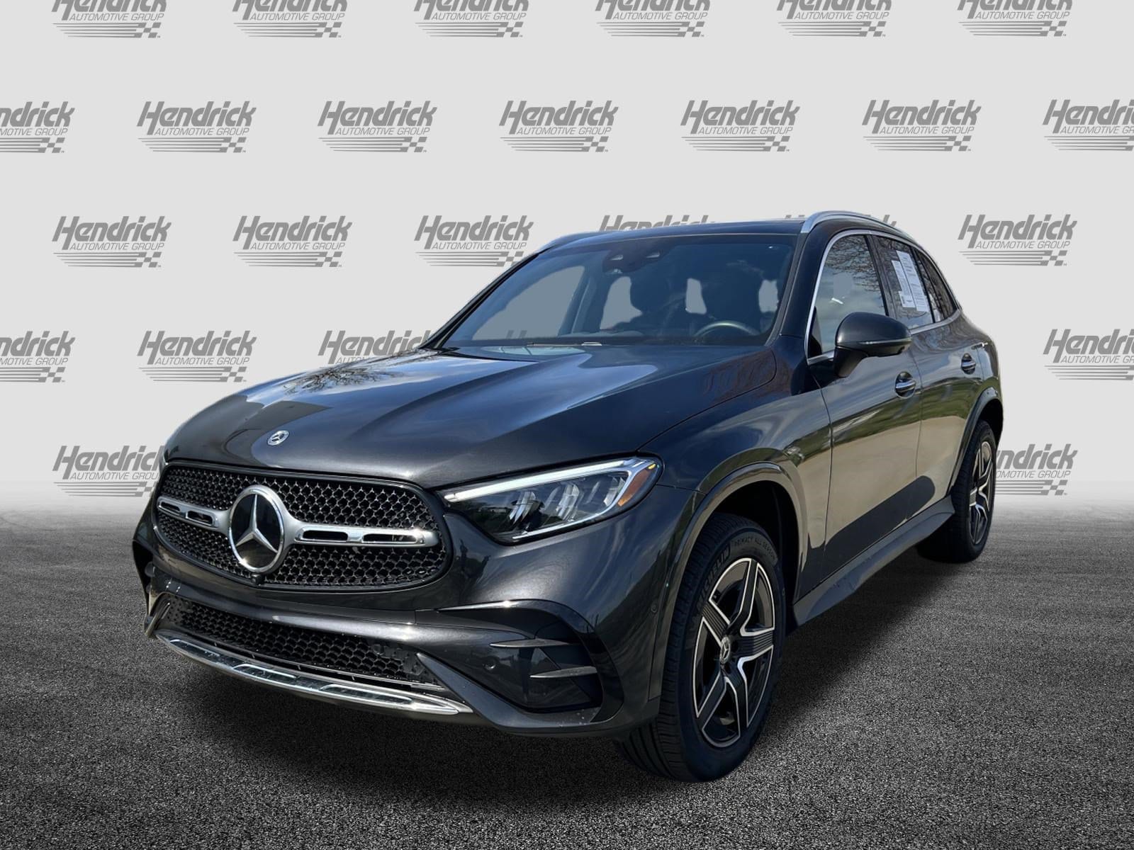 2025 Mercedes-Benz GLC 300 photo 4