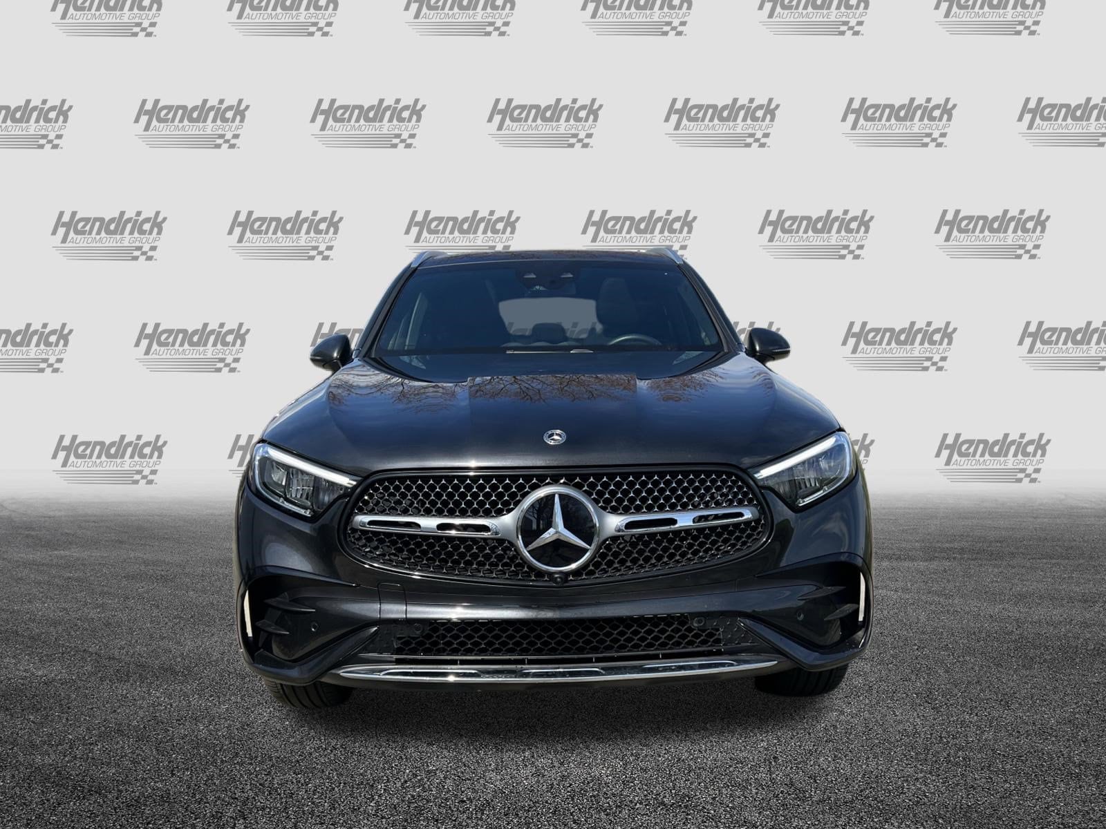 2025 Mercedes-Benz GLC 300 photo 2