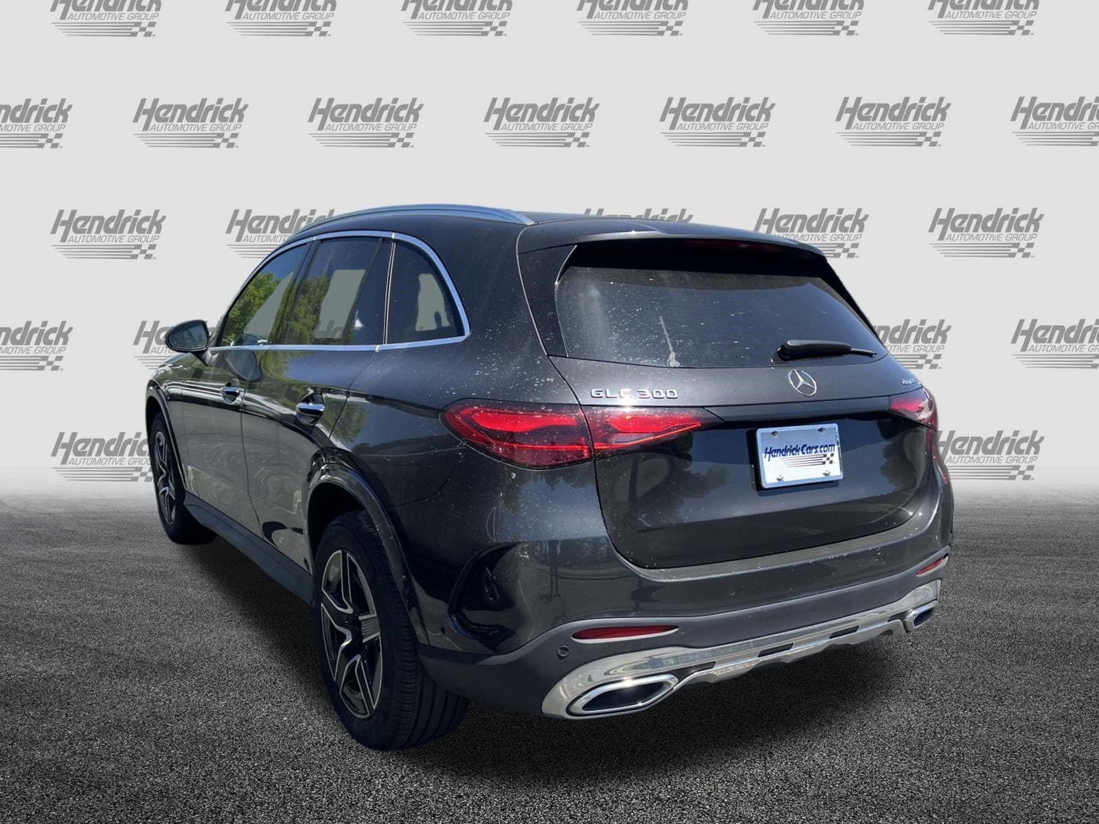 2025 Mercedes-Benz GLC 300 photo 3