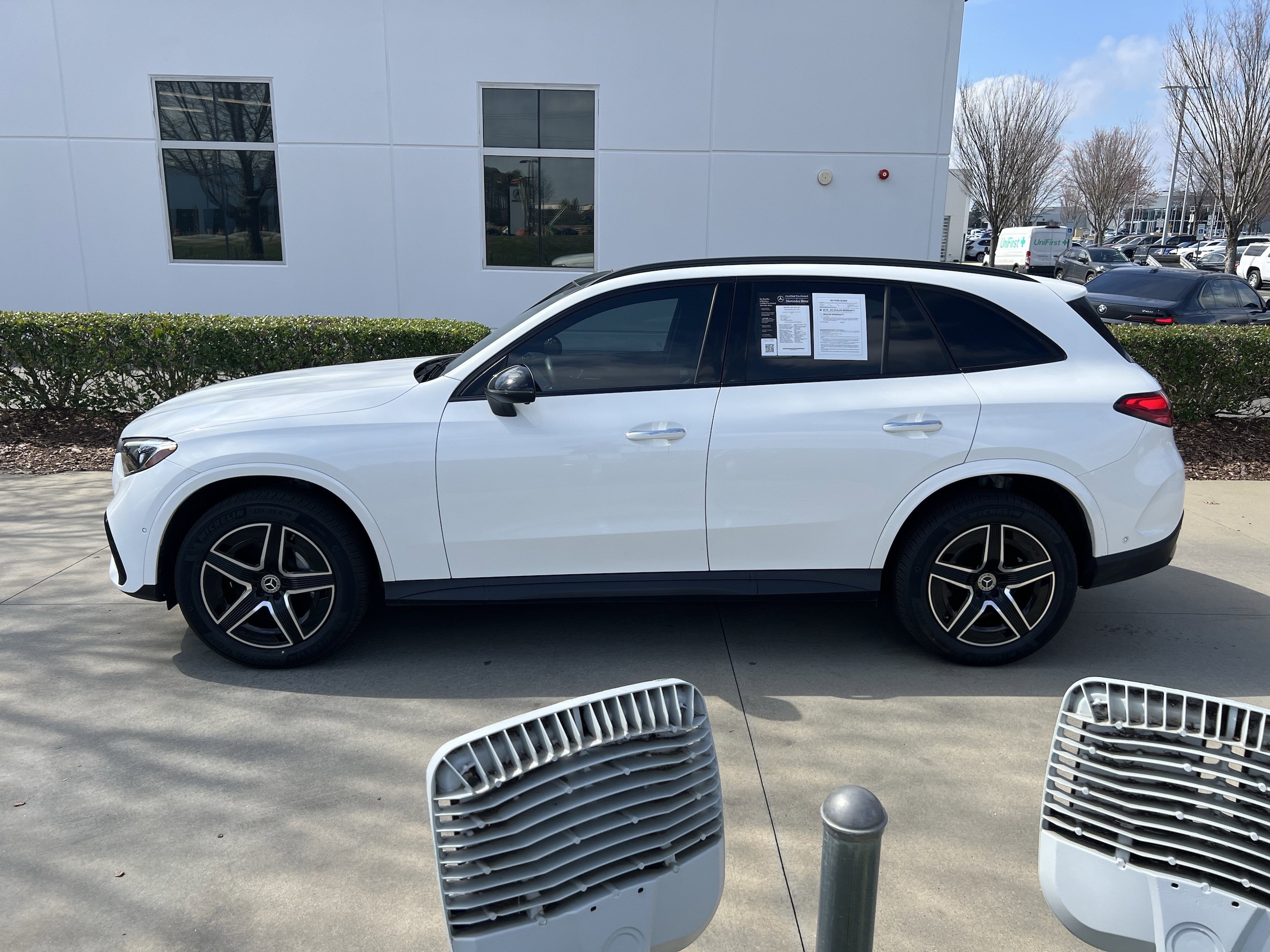 2025 Mercedes-Benz GLC 300 photo 5