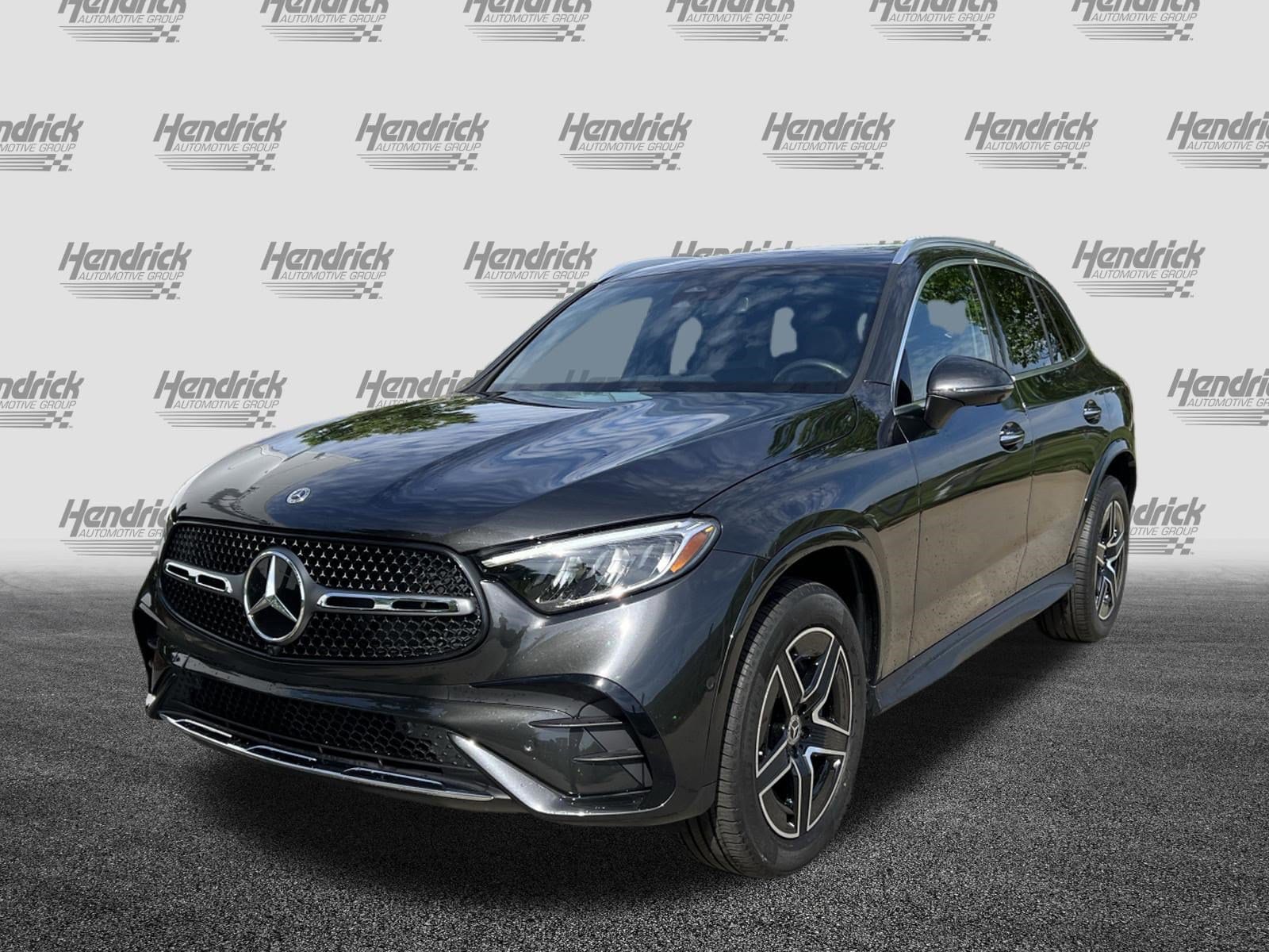 2025 Mercedes-Benz GLC 300 photo 4