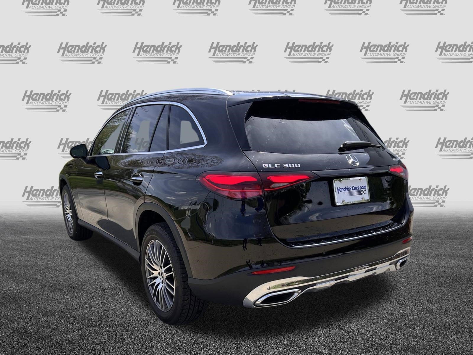 2025 Mercedes-Benz GLC 300 photo 6