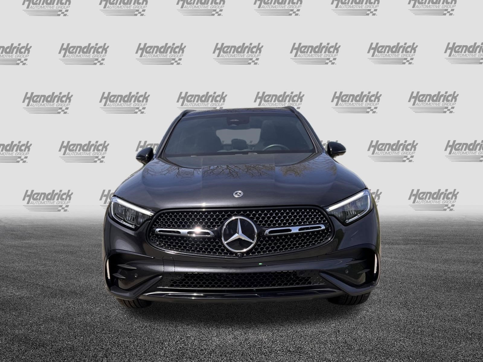 2025 Mercedes-Benz GLC 300 photo 2