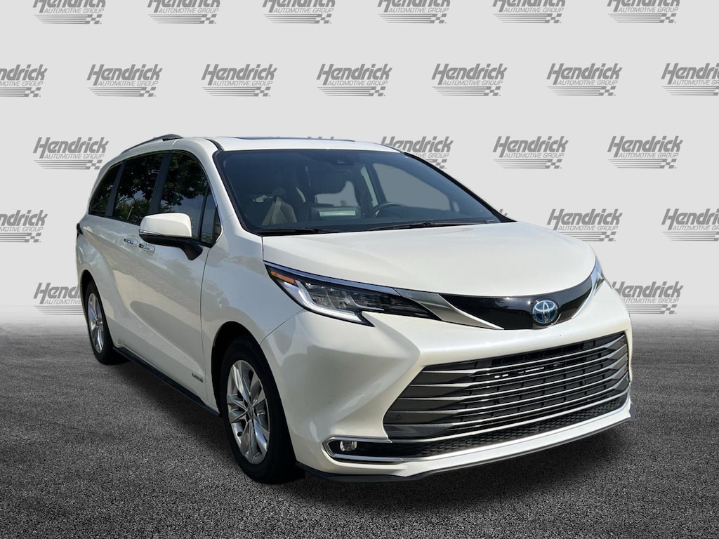 Used 2021 Toyota Sienna Limited Minivan
