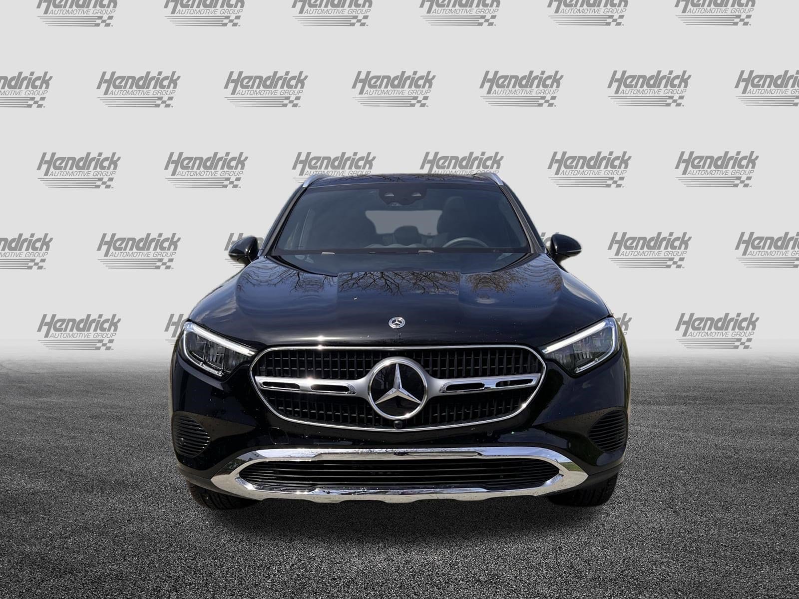2025 Mercedes-Benz GLC 300 photo 2