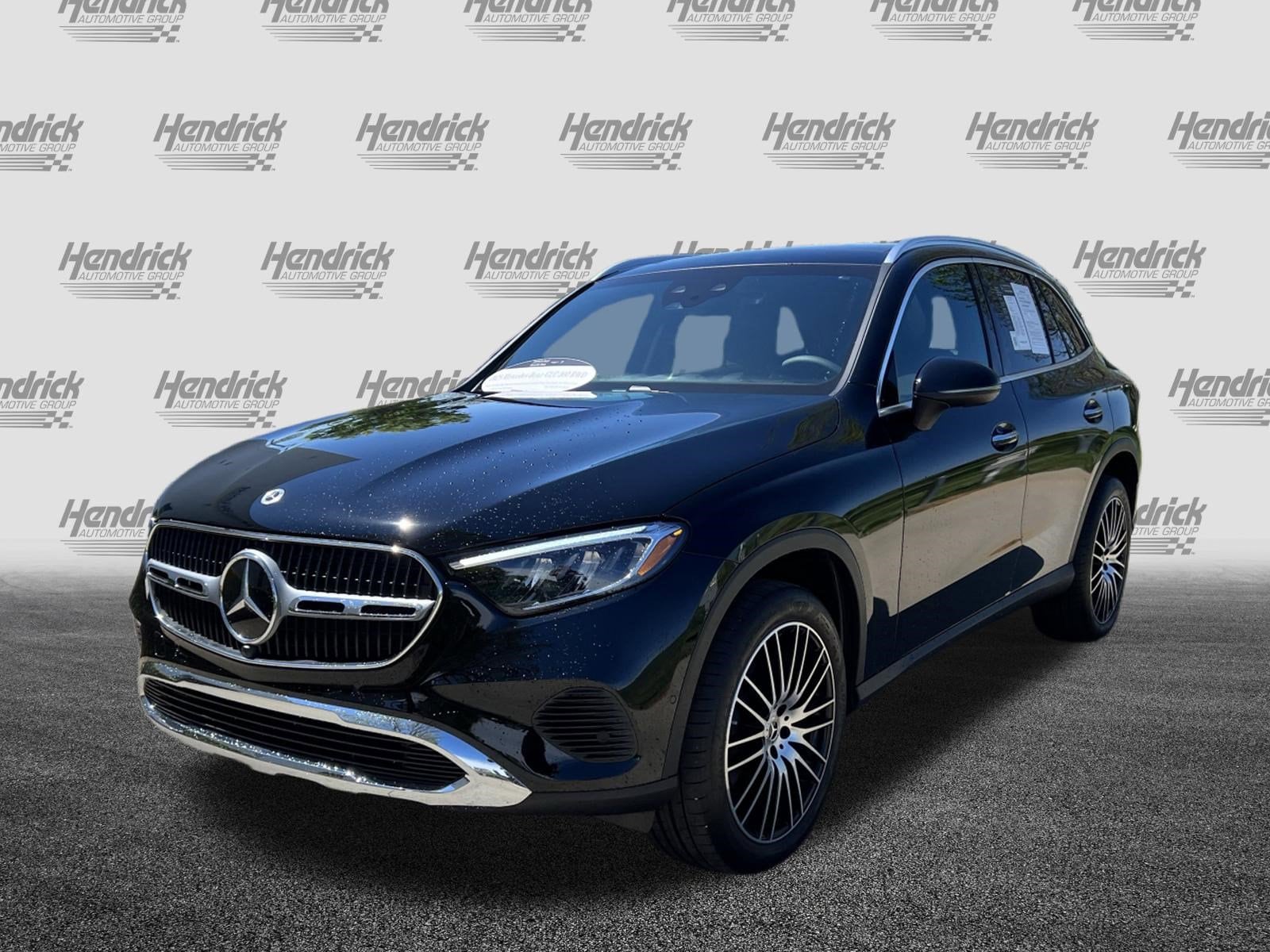 2025 Mercedes-Benz GLC 300 photo 4