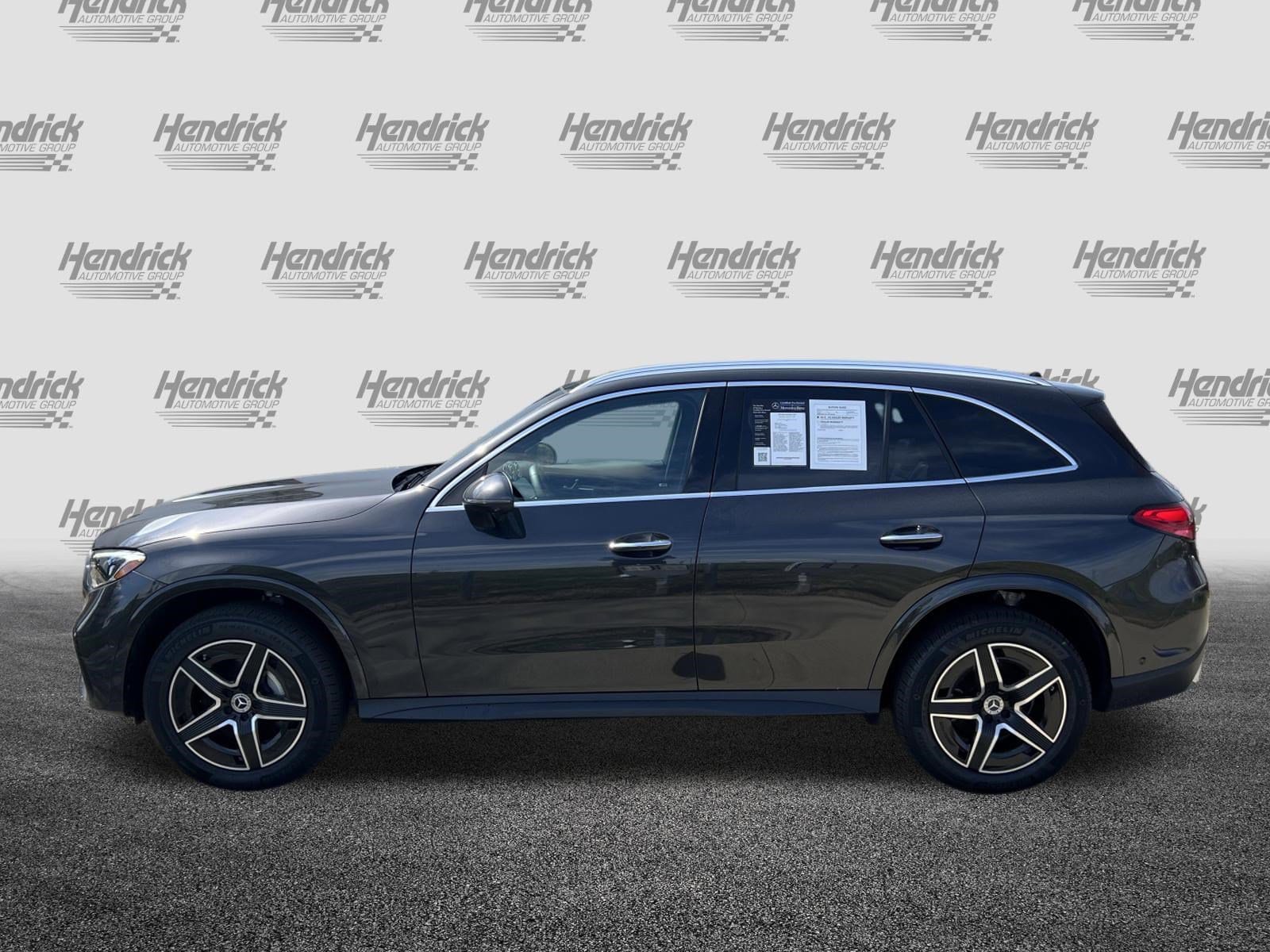 2025 Mercedes-Benz GLC 300 photo 5