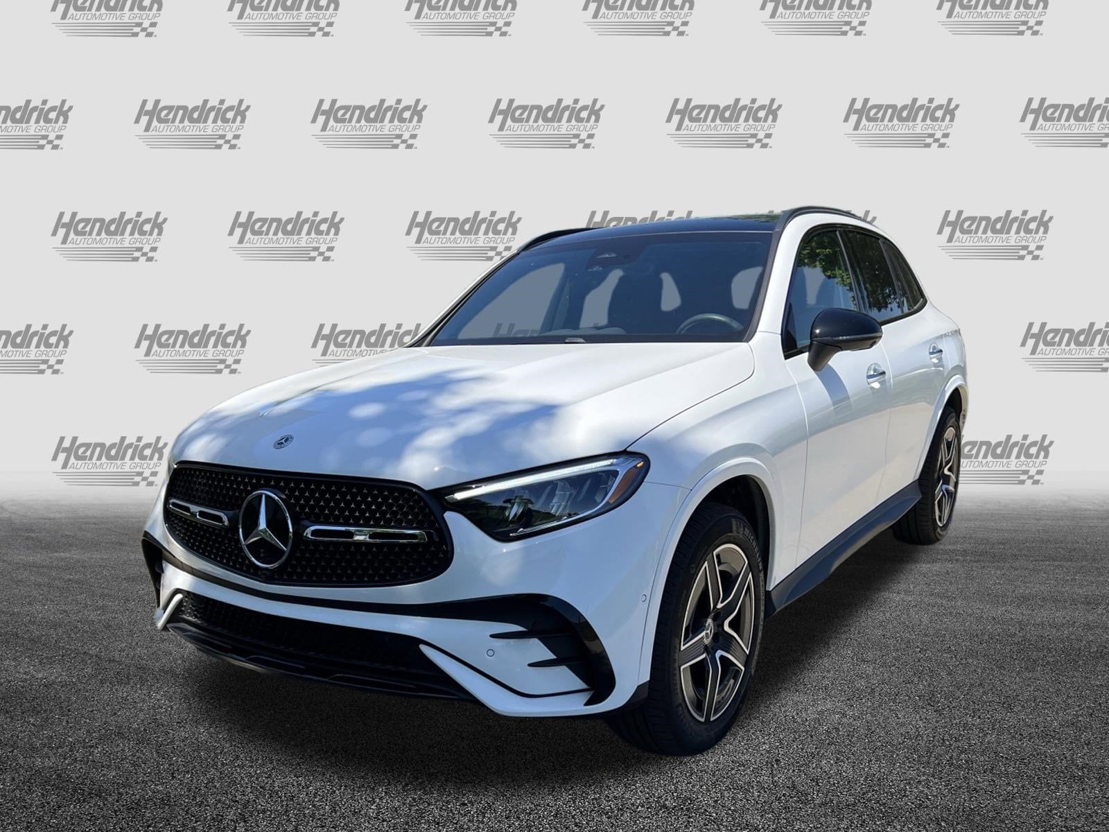 2025 Mercedes-Benz GLC 300 photo 4