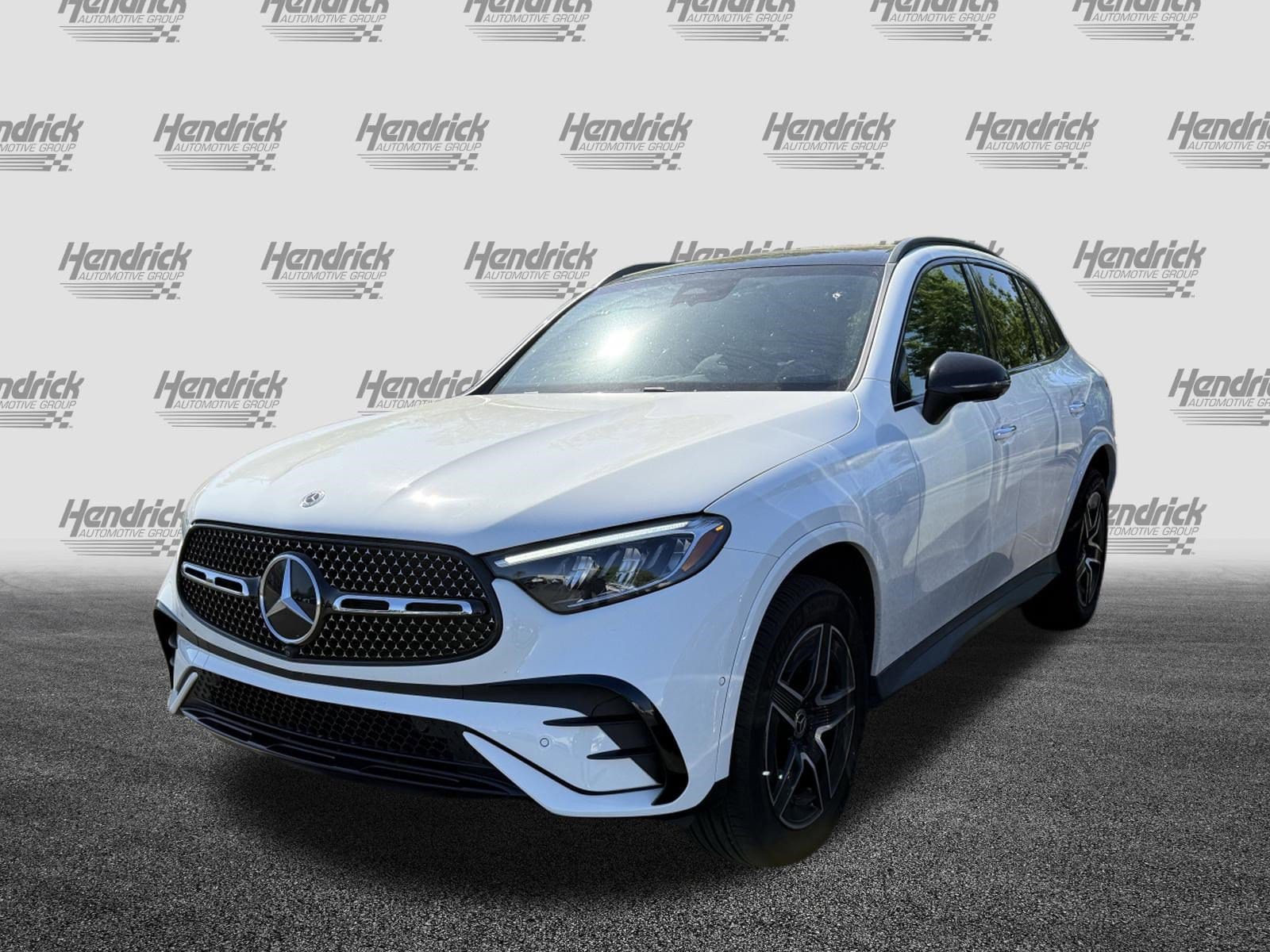 2025 Mercedes-Benz GLC 300 photo 4