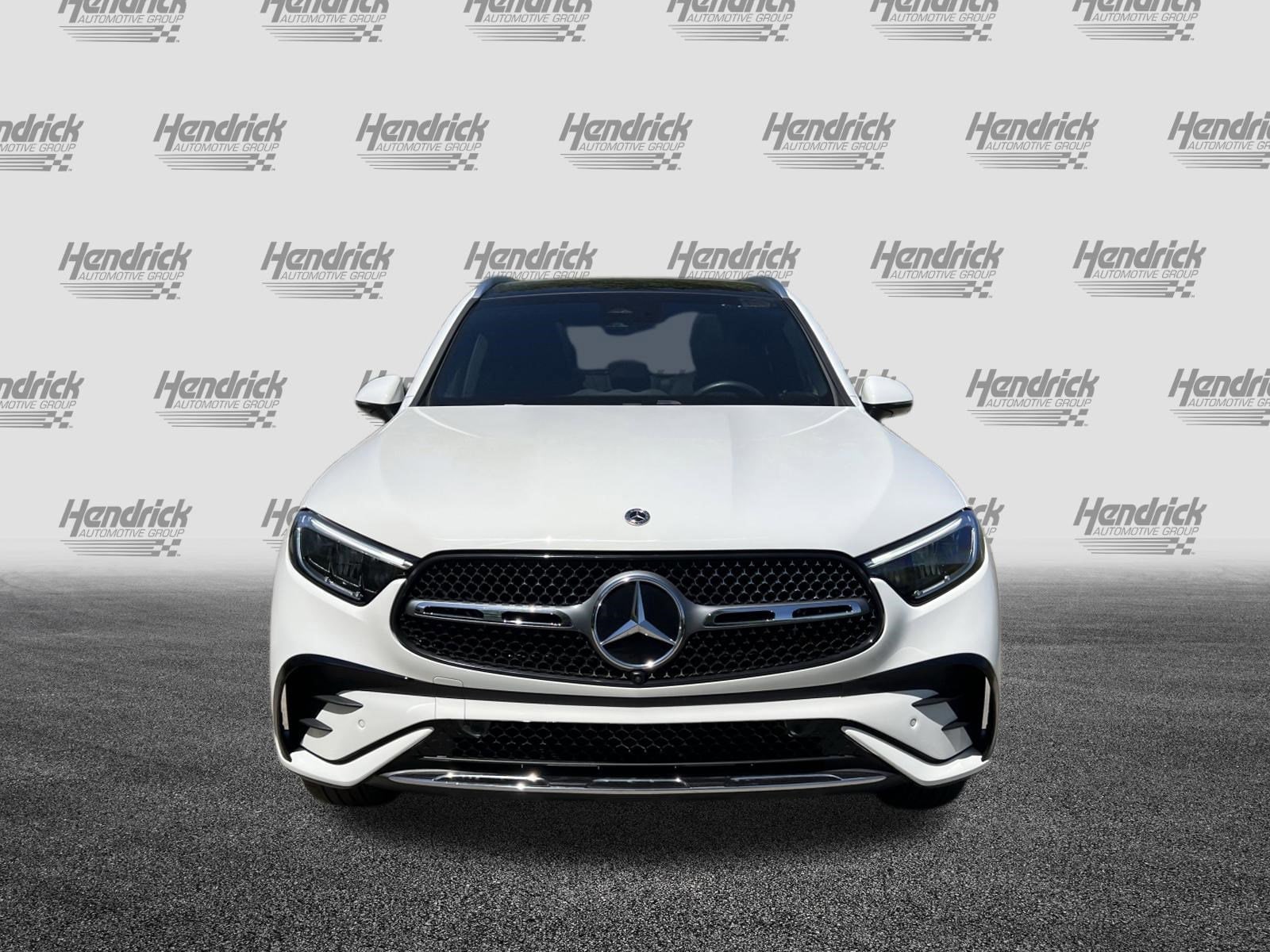 2025 Mercedes-Benz GLC 300 photo 2