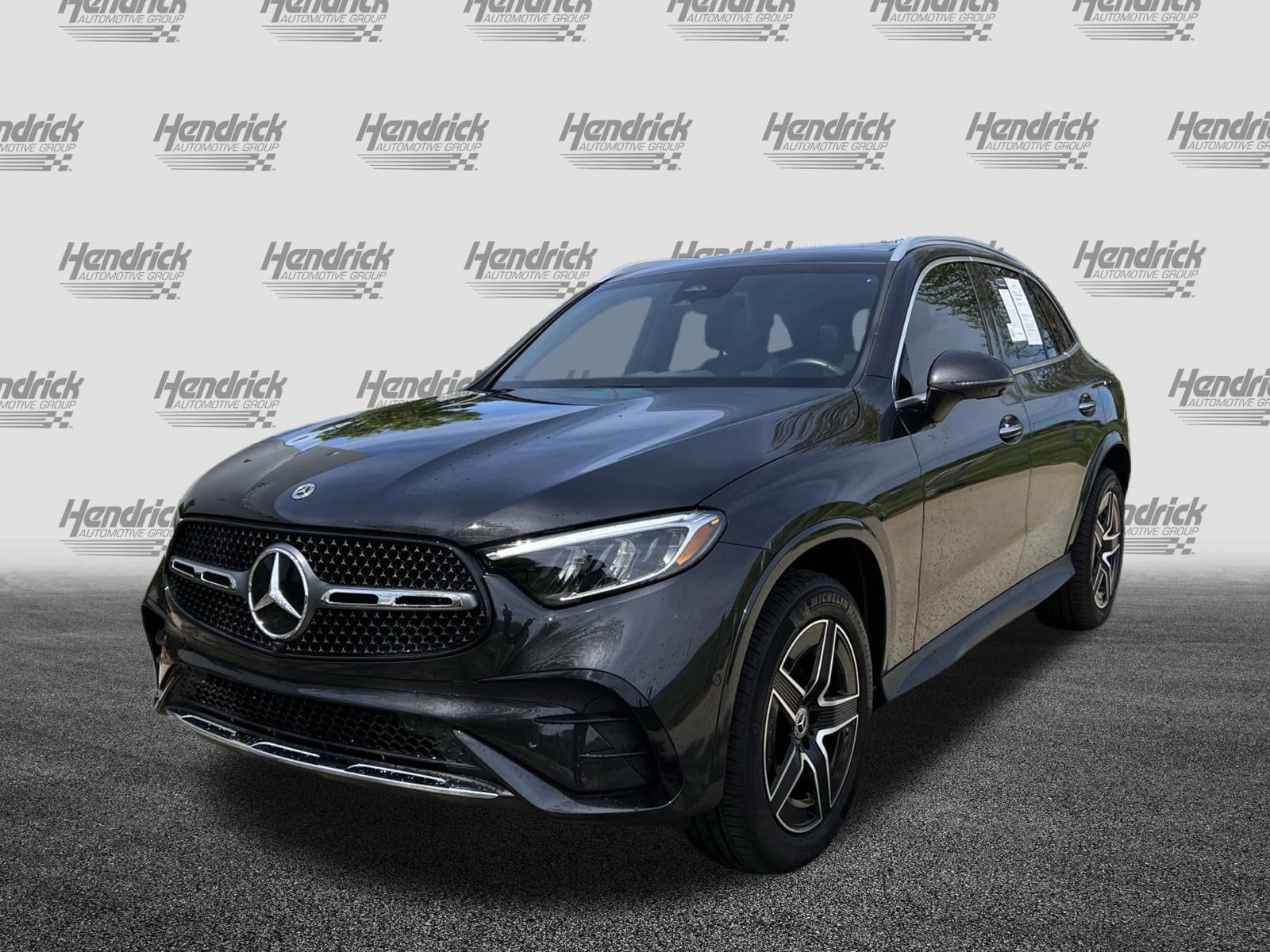 2025 Mercedes-Benz GLC 300 photo 4