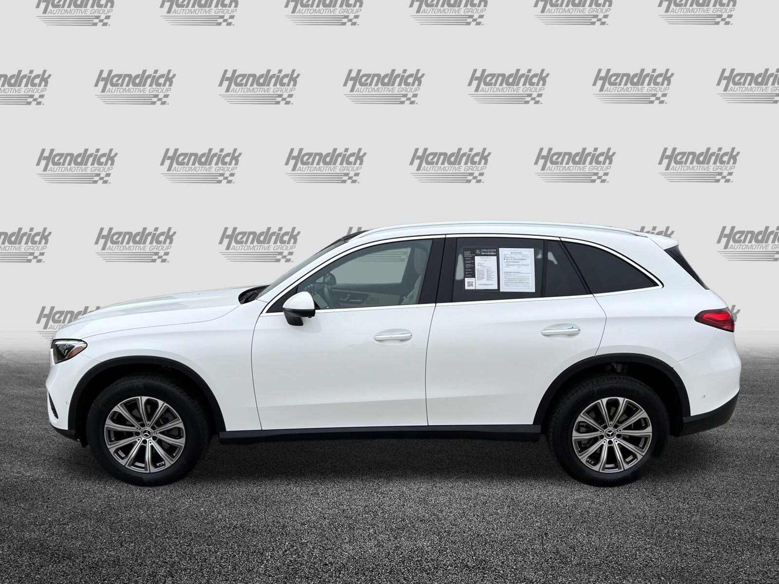 2025 Mercedes-Benz GLC 300 photo 5