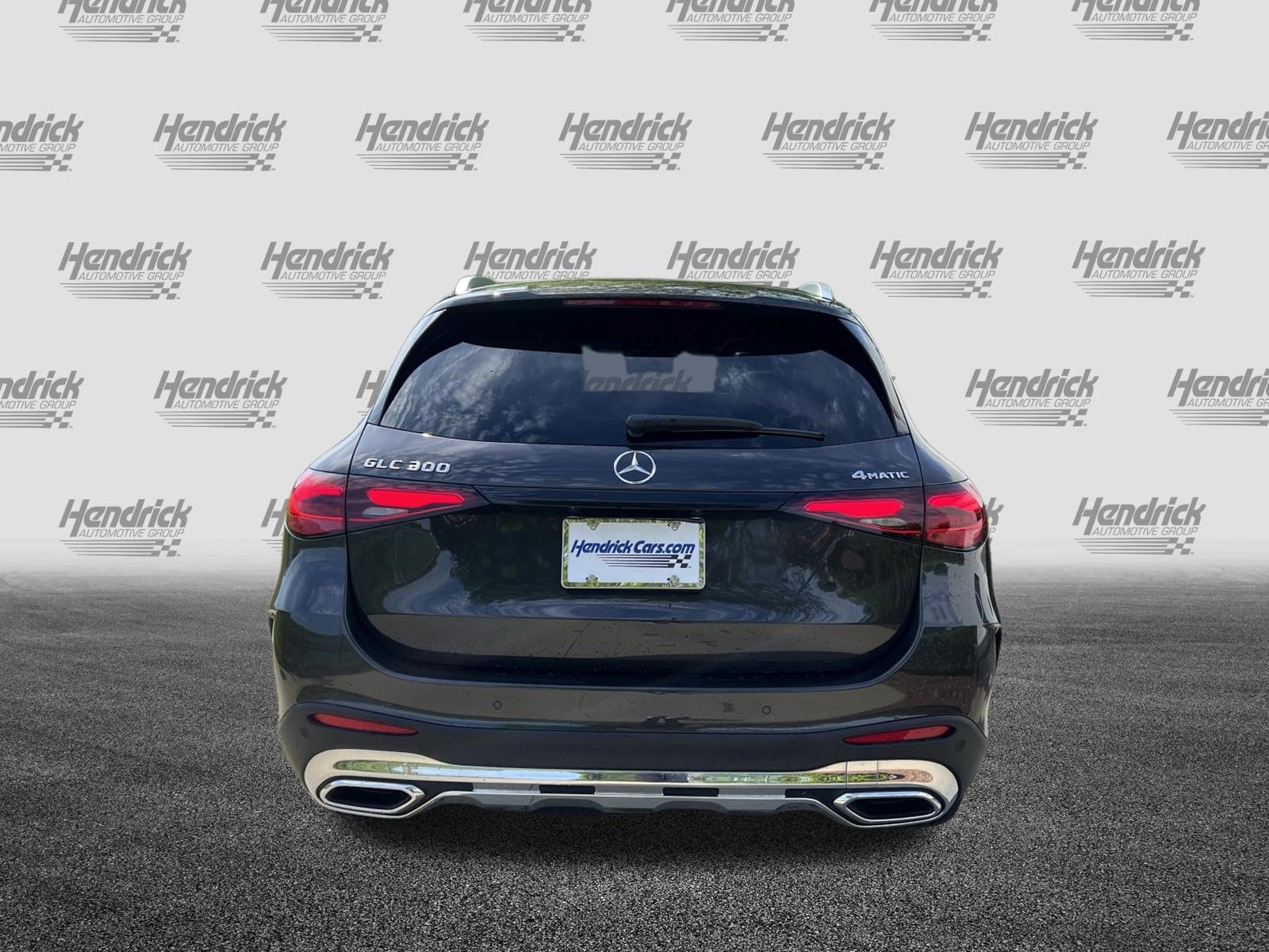 2025 Mercedes-Benz GLC 300 photo 3