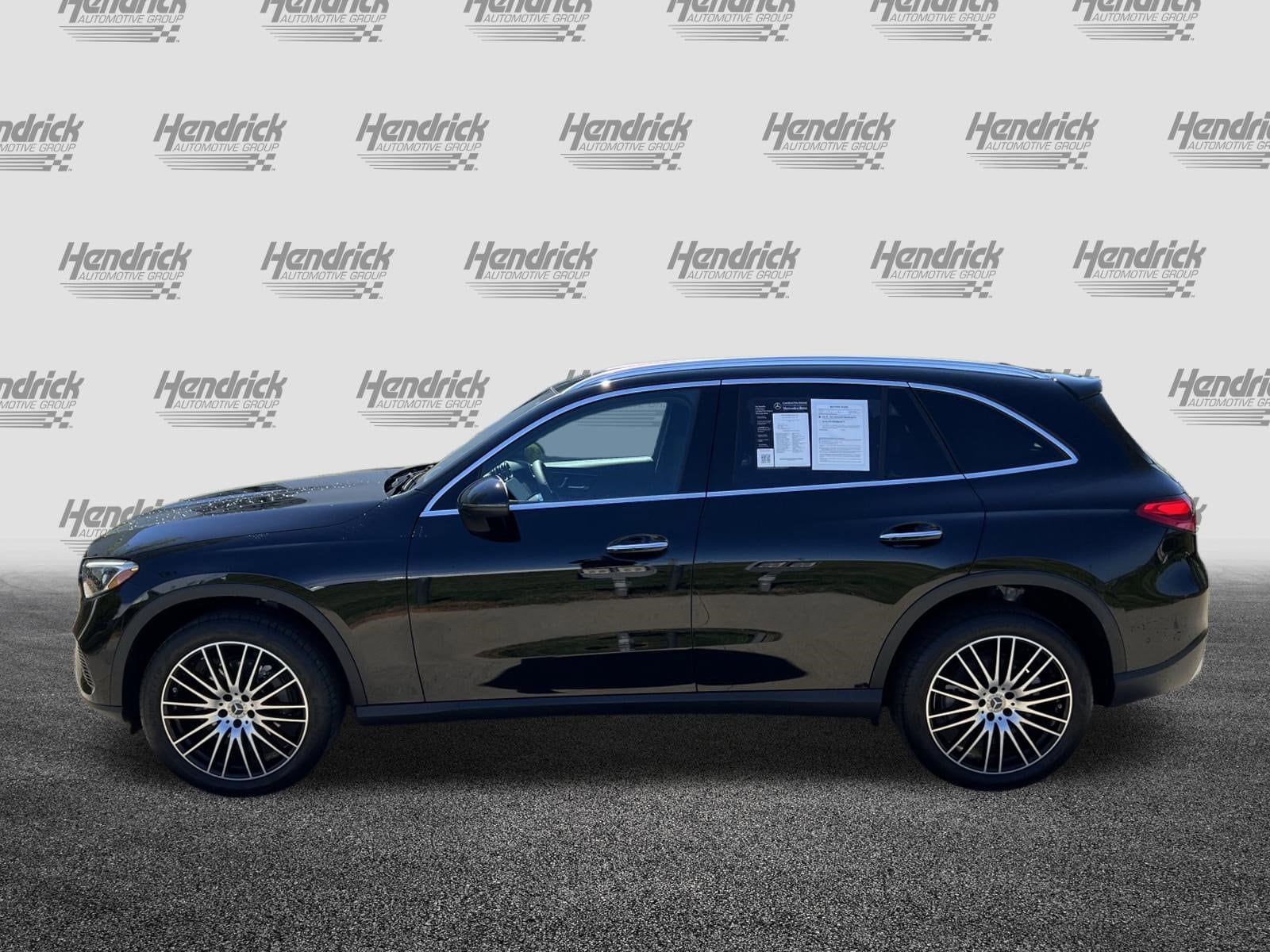 2025 Mercedes-Benz GLC 300 photo 5